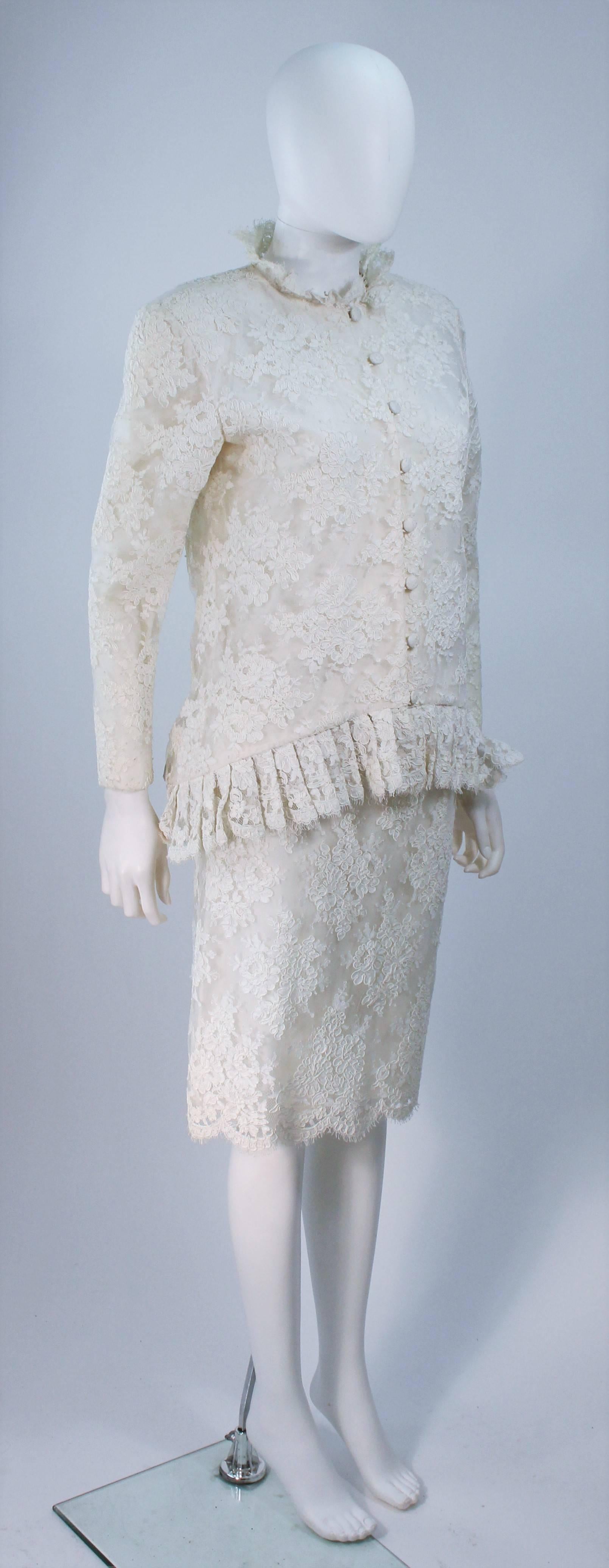 BON Choix - Tailleur jupe en dentelle blanche, taille 4-6 Excellent état - En vente à Los Angeles, CA