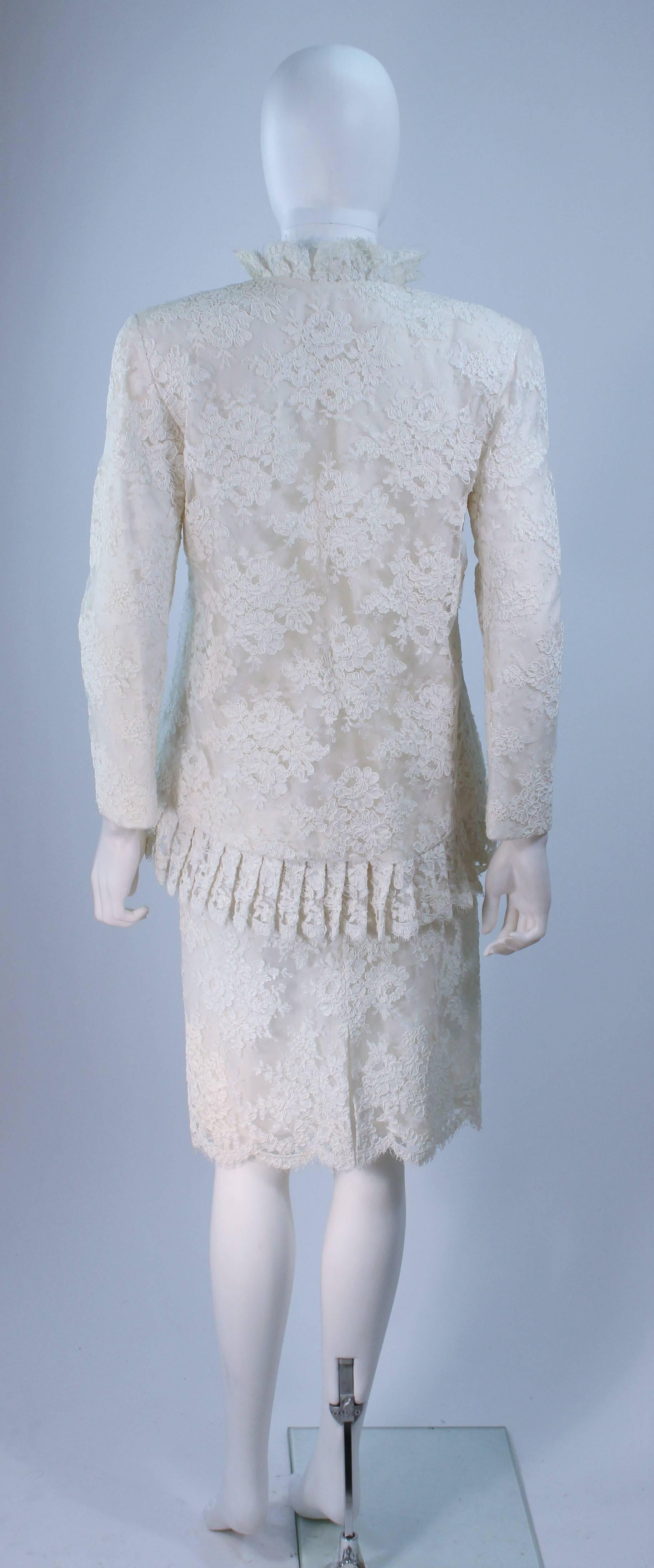 BON Choix - Tailleur jupe en dentelle blanche, taille 4-6 en vente 2