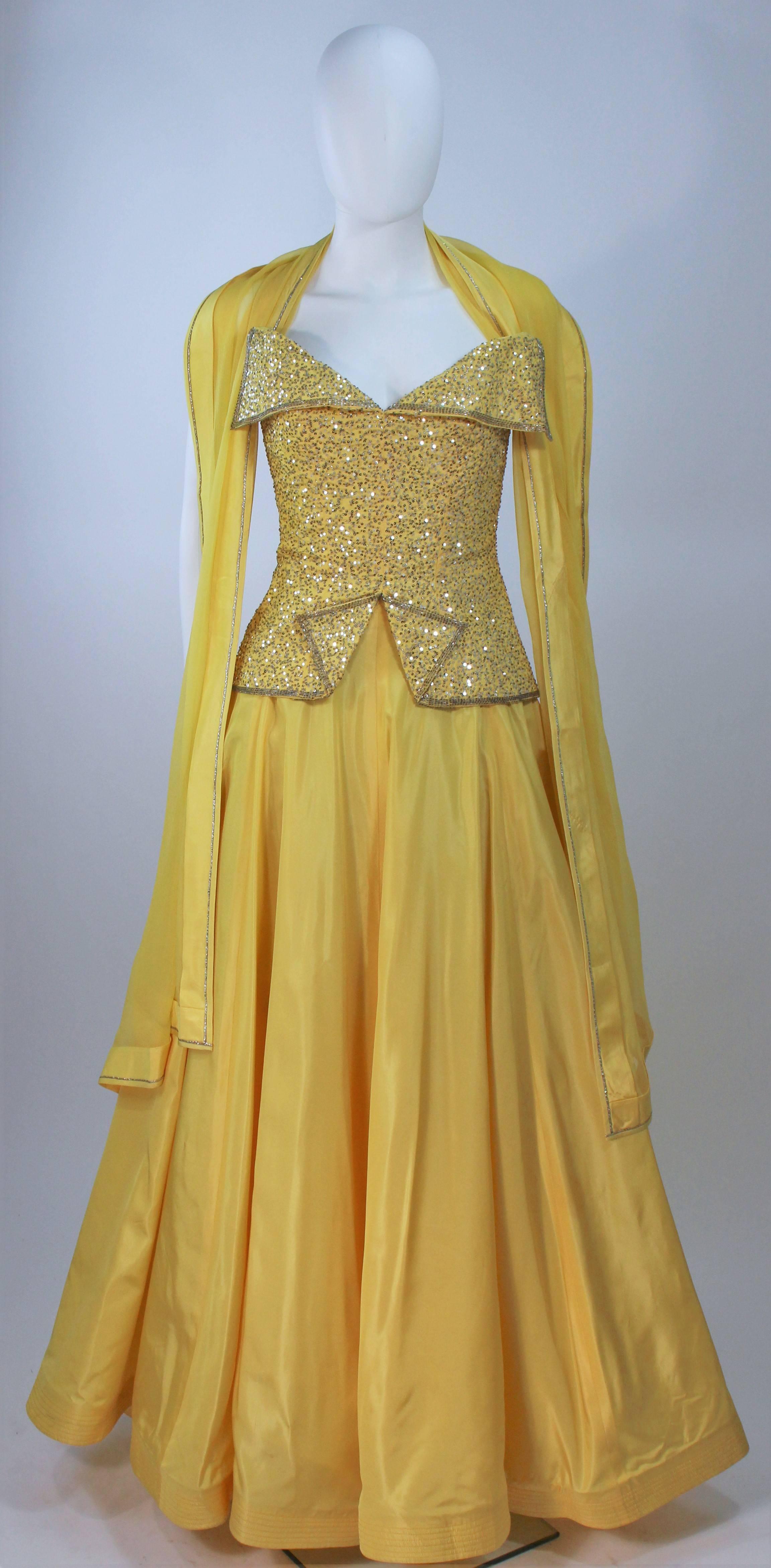 MURRAY ARBEID Gelbes trägerloses Kleid in voller Länge mit Verzierungen Größe 2-4 im Zustand „Hervorragend“ im Angebot in Los Angeles, CA