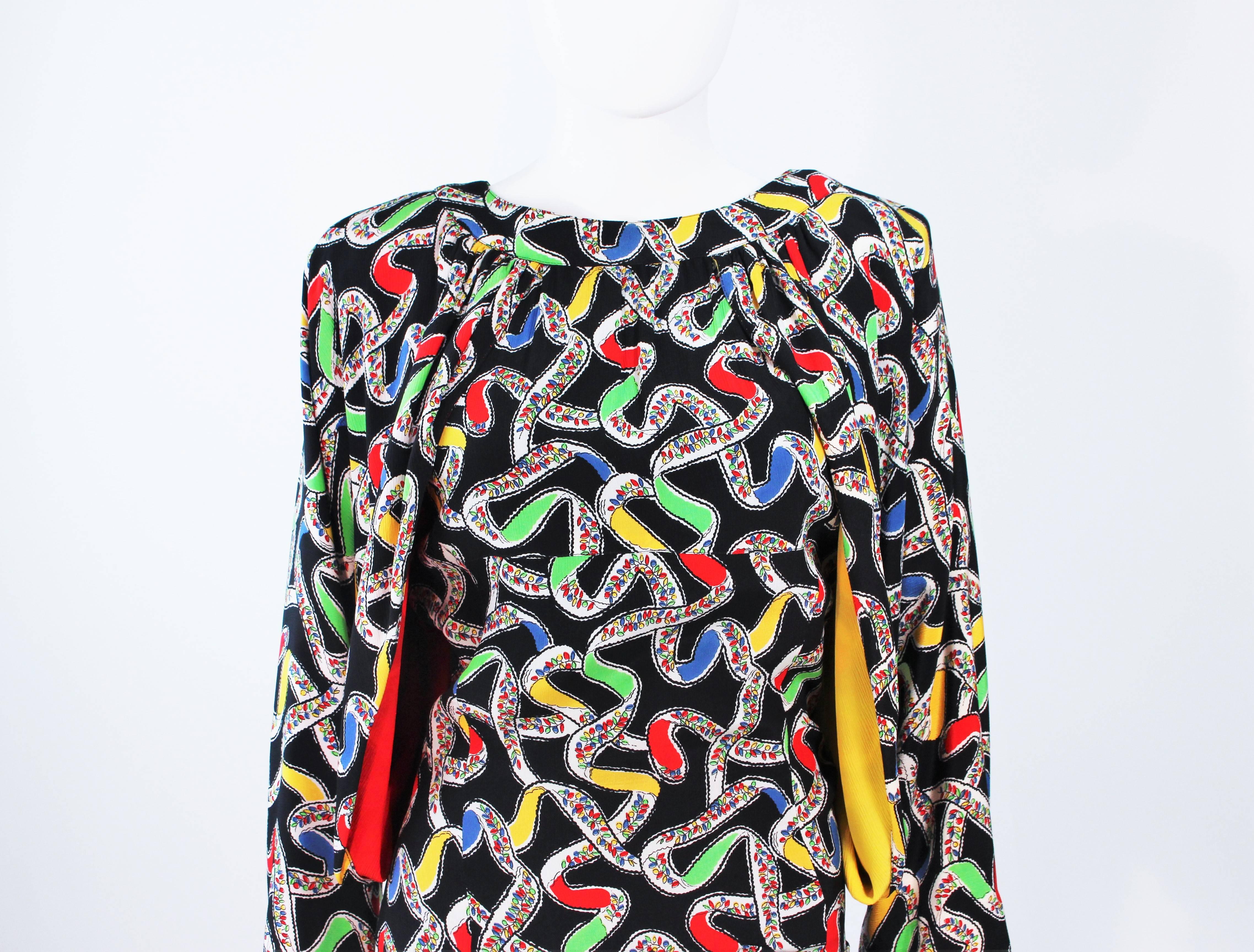 KARL LAGERFELD - Robe drapée en soie noire abstraite attribuée à Karl Lagerfeld, taille 6-8 Excellent état - En vente à Los Angeles, CA