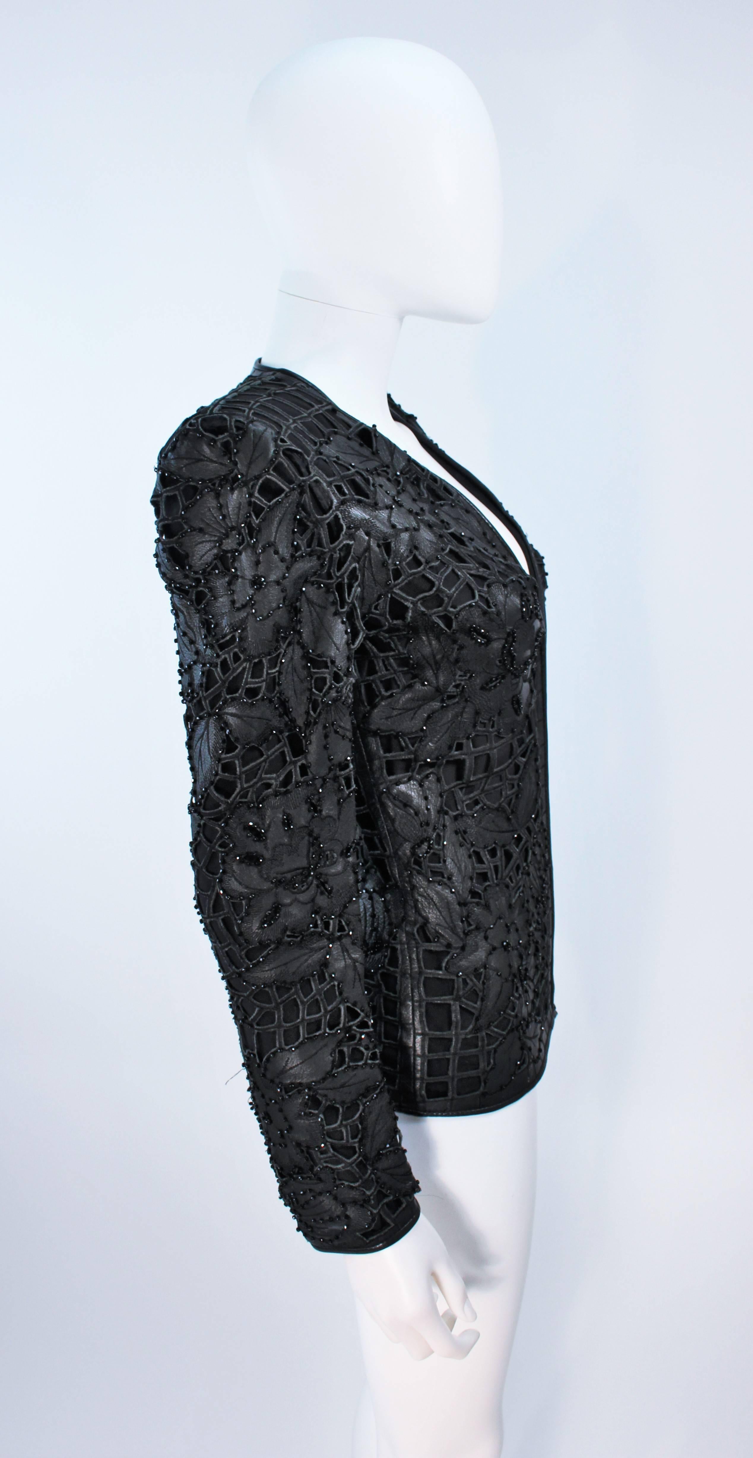 VALENTINO Veste en cuir avec motif floral découpé et appliques perlées Taille 38 2 Pour femmes en vente
