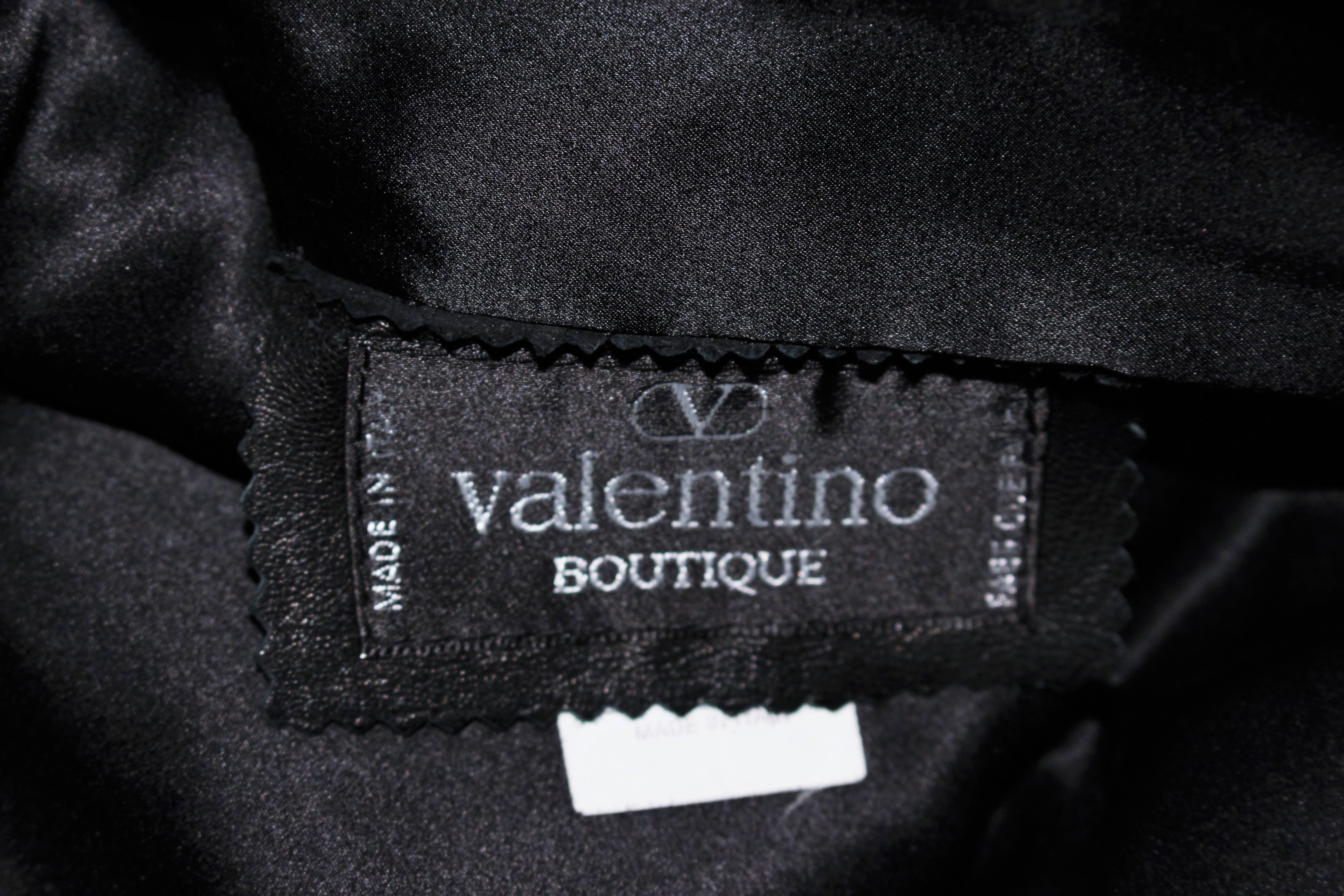 VALENTINO Veste en cuir avec motif floral découpé et appliques perlées Taille 38 2 en vente 4