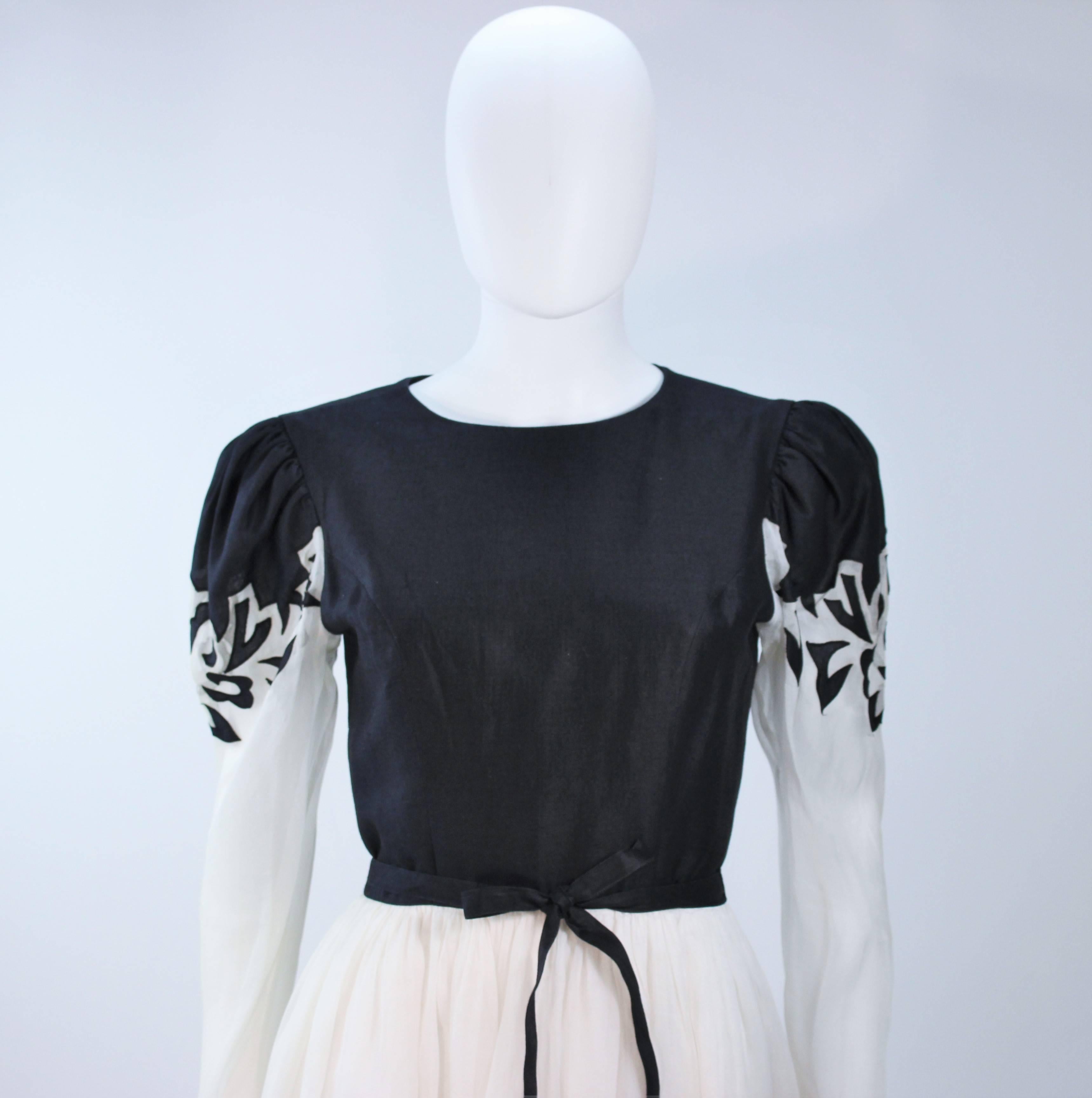 ALBERT NIPON Black and White Cocktail Dress with Floral Applique Size 2-4 In Excellent Condition In Los Angeles, CA