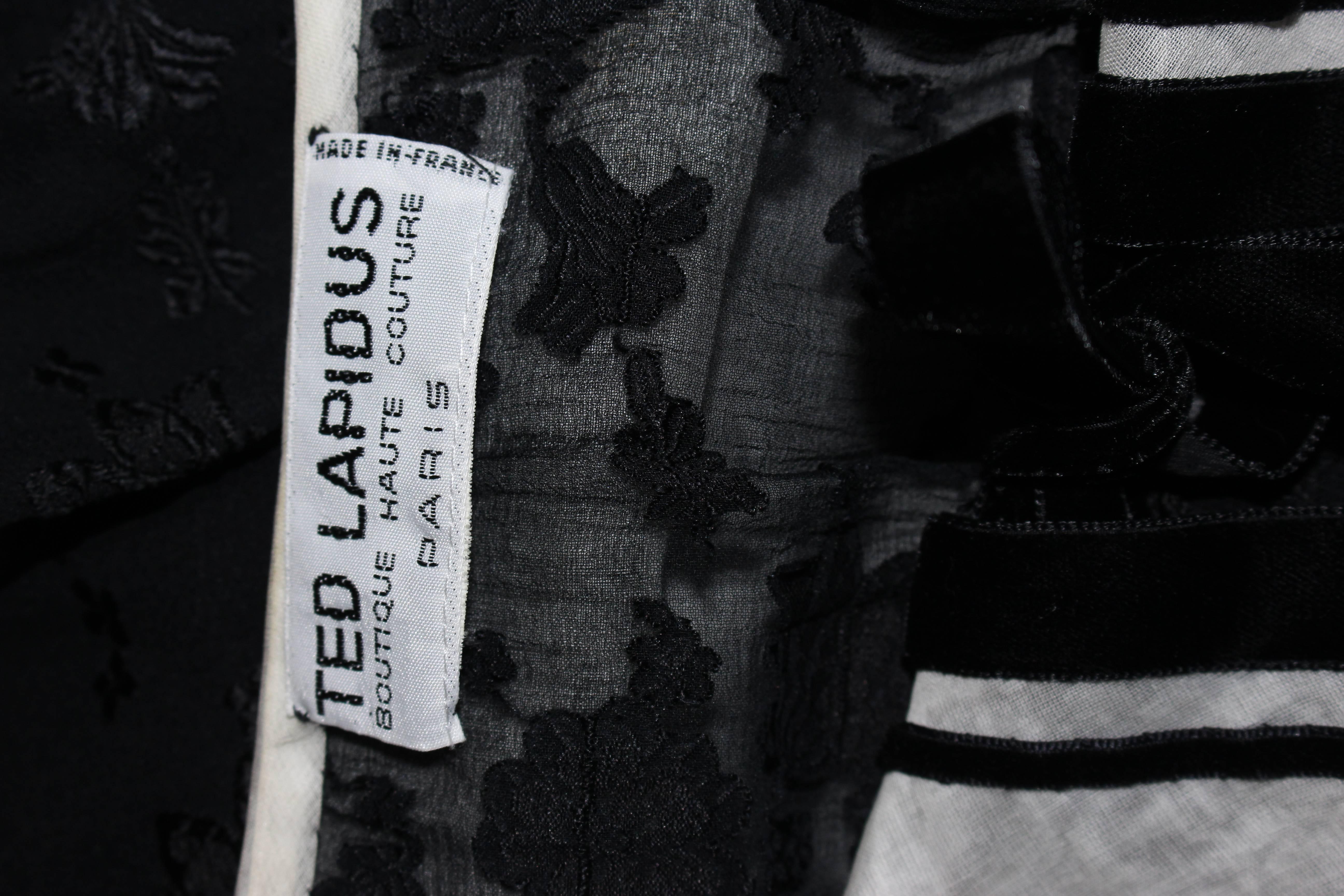 TED LAPIDUS Vestido negro transparente con detalle floral y ribete de terciopelo Talla 6-8 en venta 5