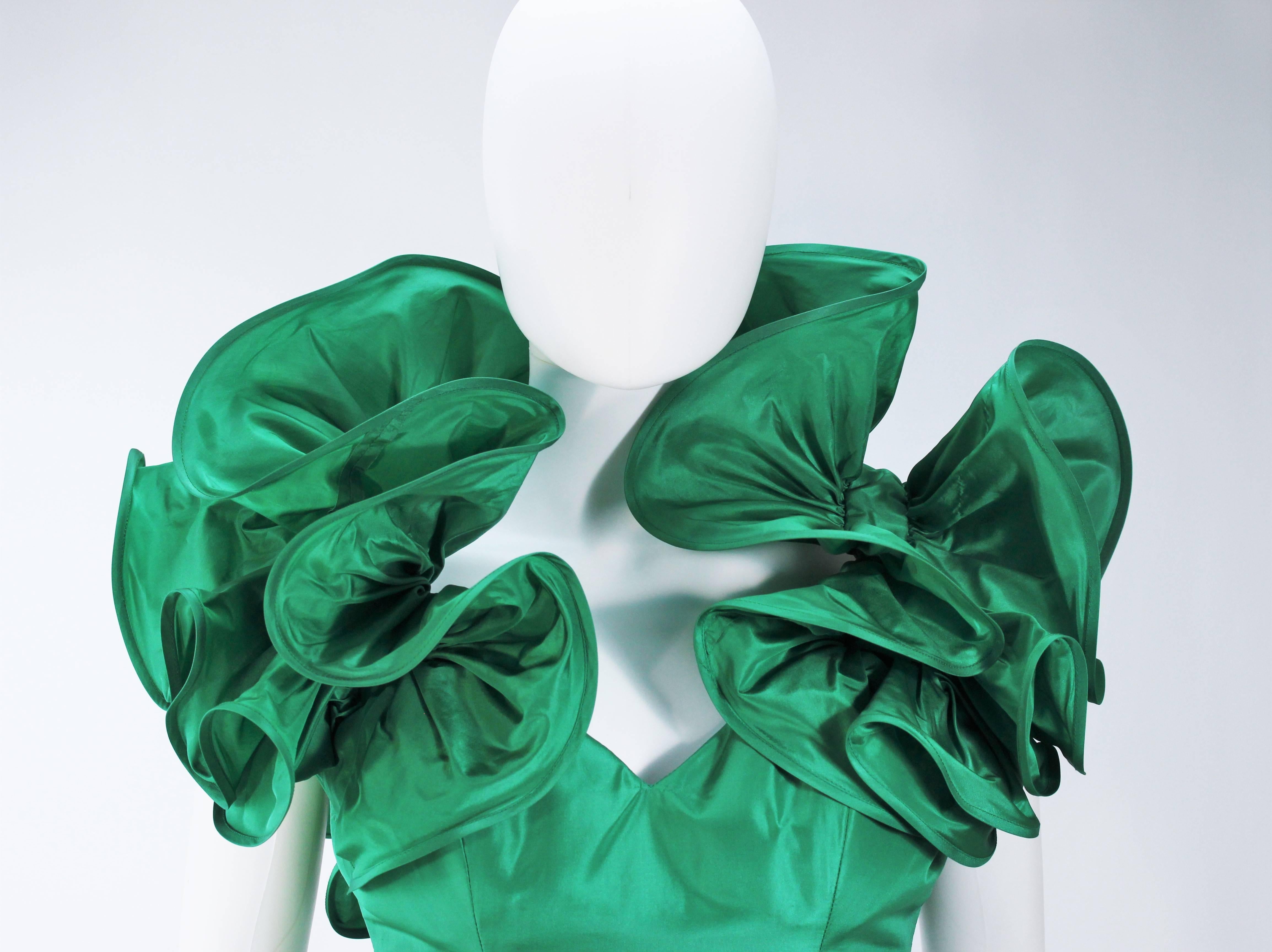 TRAVILLA Attributed Kelly Green Ruffled Cocktail Dress Size 6 In Excellent Condition In Los Angeles, CA