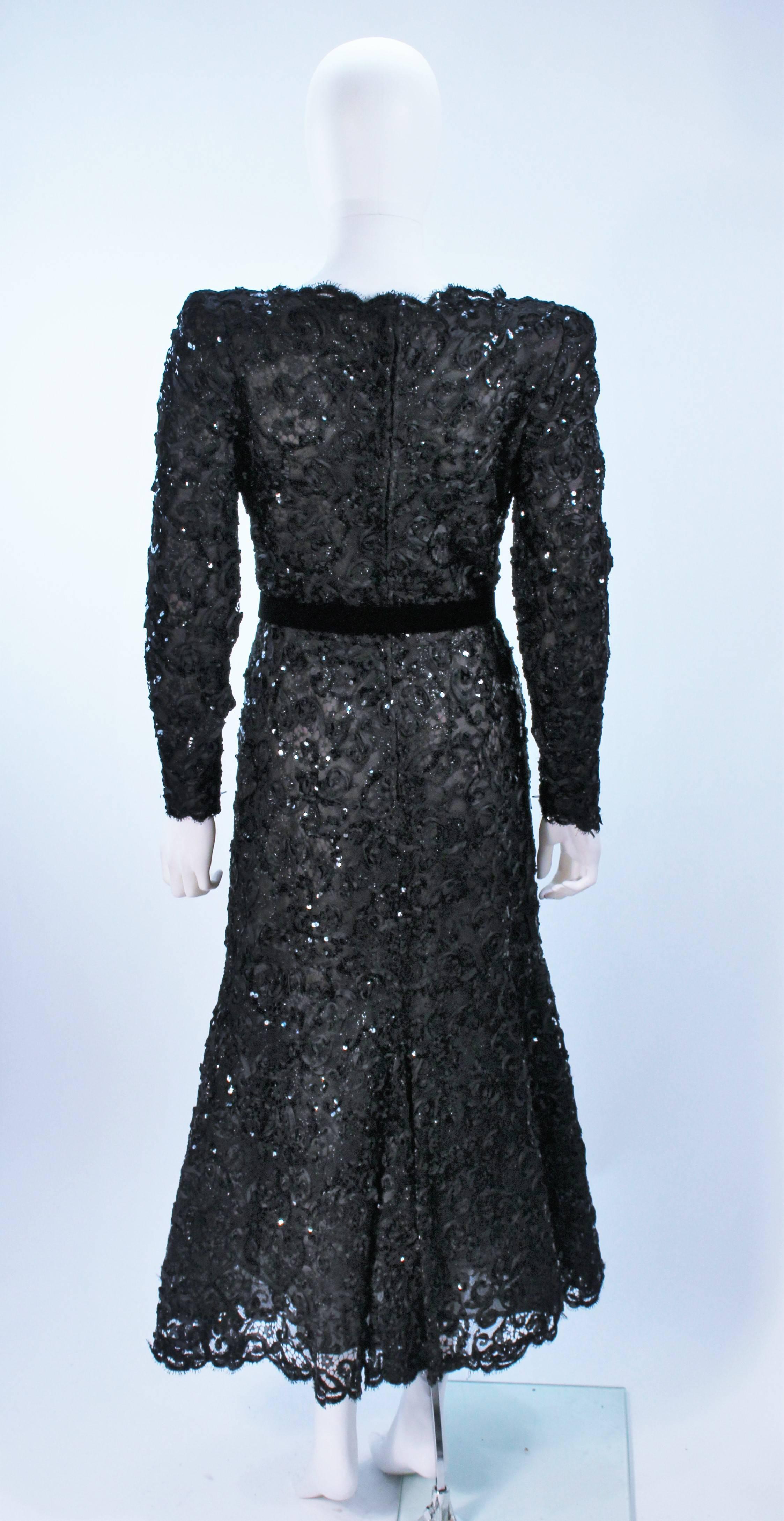 OSCAR DE LA RENTA Black Lace Sequin Gown with Rhinestone Belt Size 6-8 For Sale 1