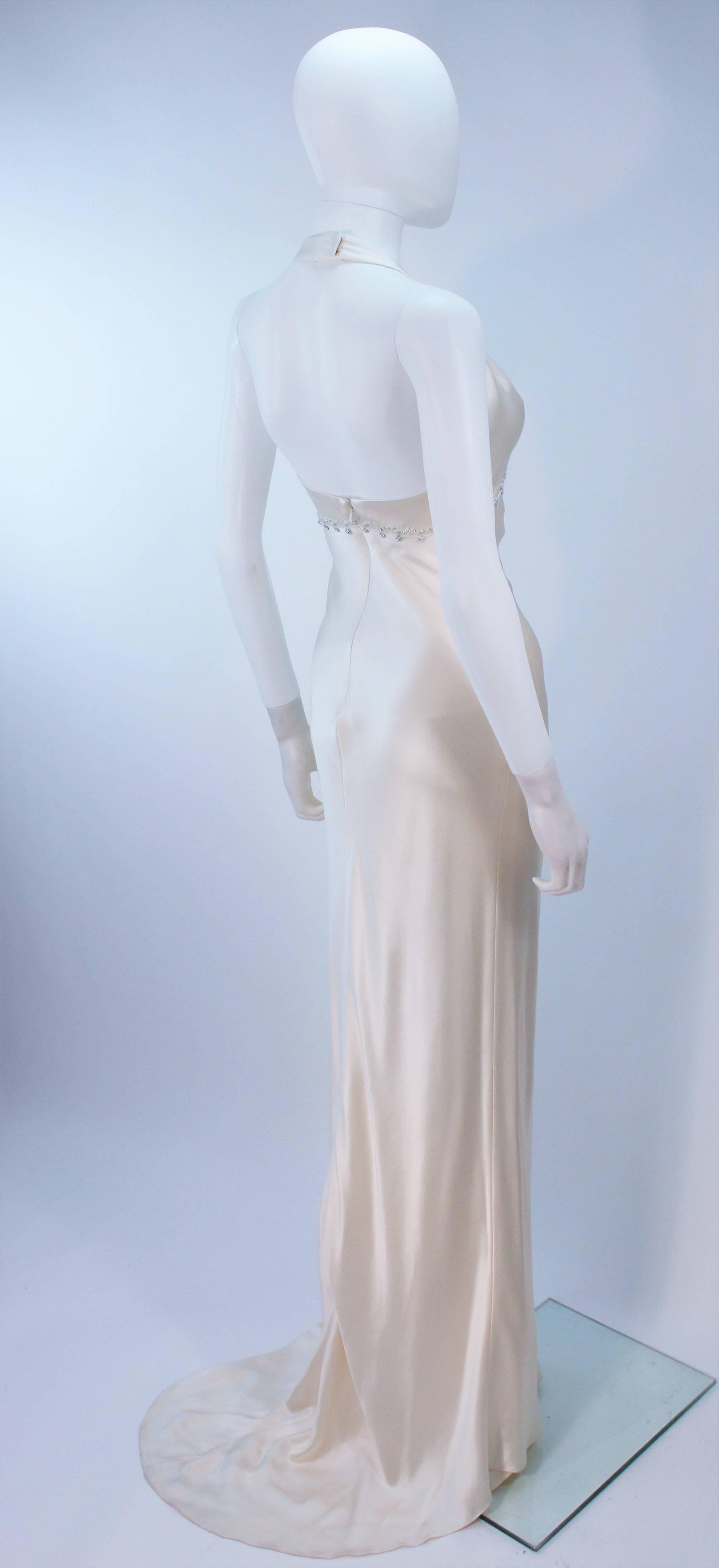MONIQUE LHUILLIER Weißes Seiden-Hochzeitskleid mit Neckholder und Strass Größe 6-8 im Zustand „Hervorragend“ im Angebot in Los Angeles, CA