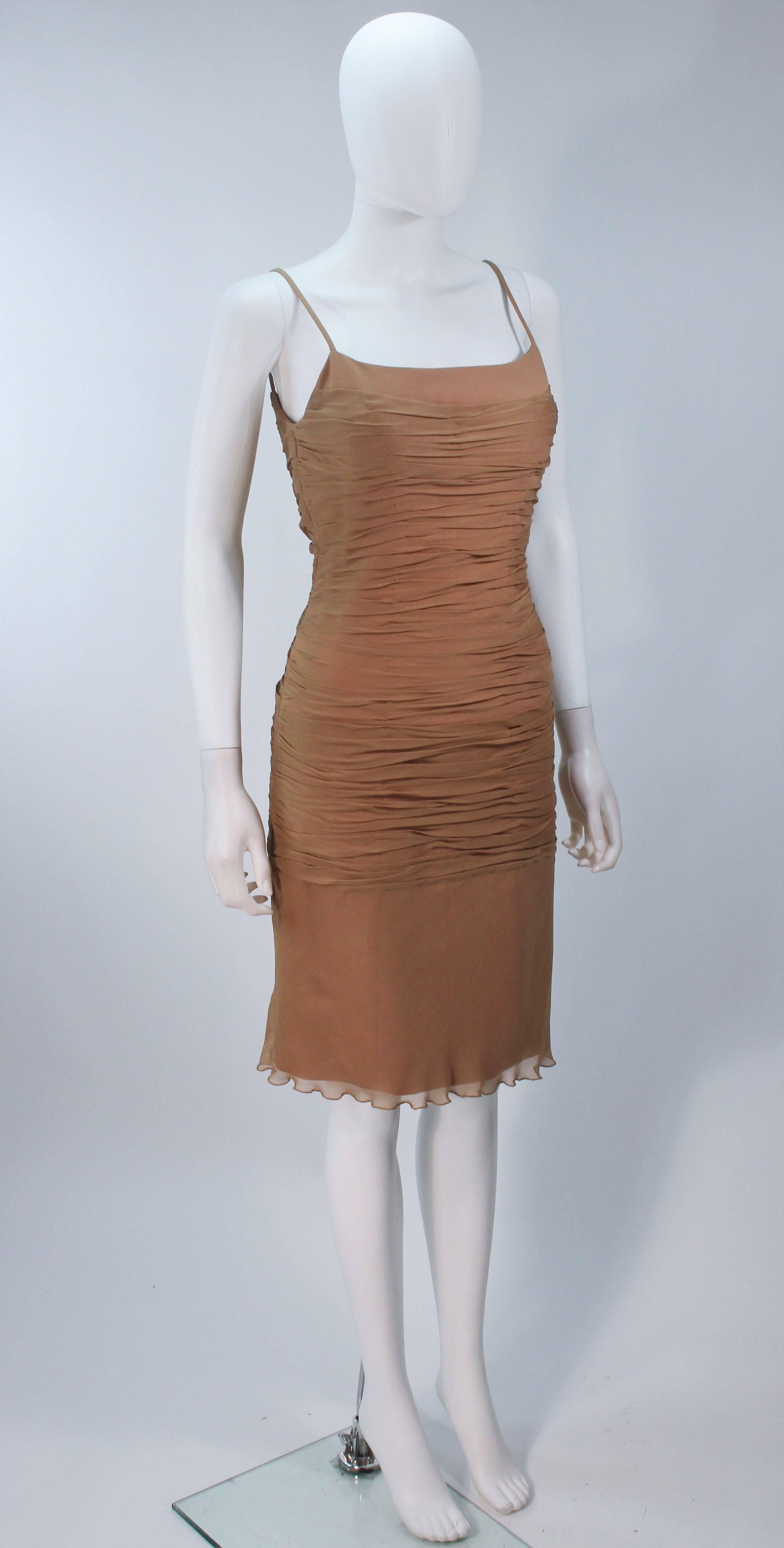 Robe de cocktail Galanos en mousseline de soie froncée couleur chair, taille 6 Pour femmes en vente