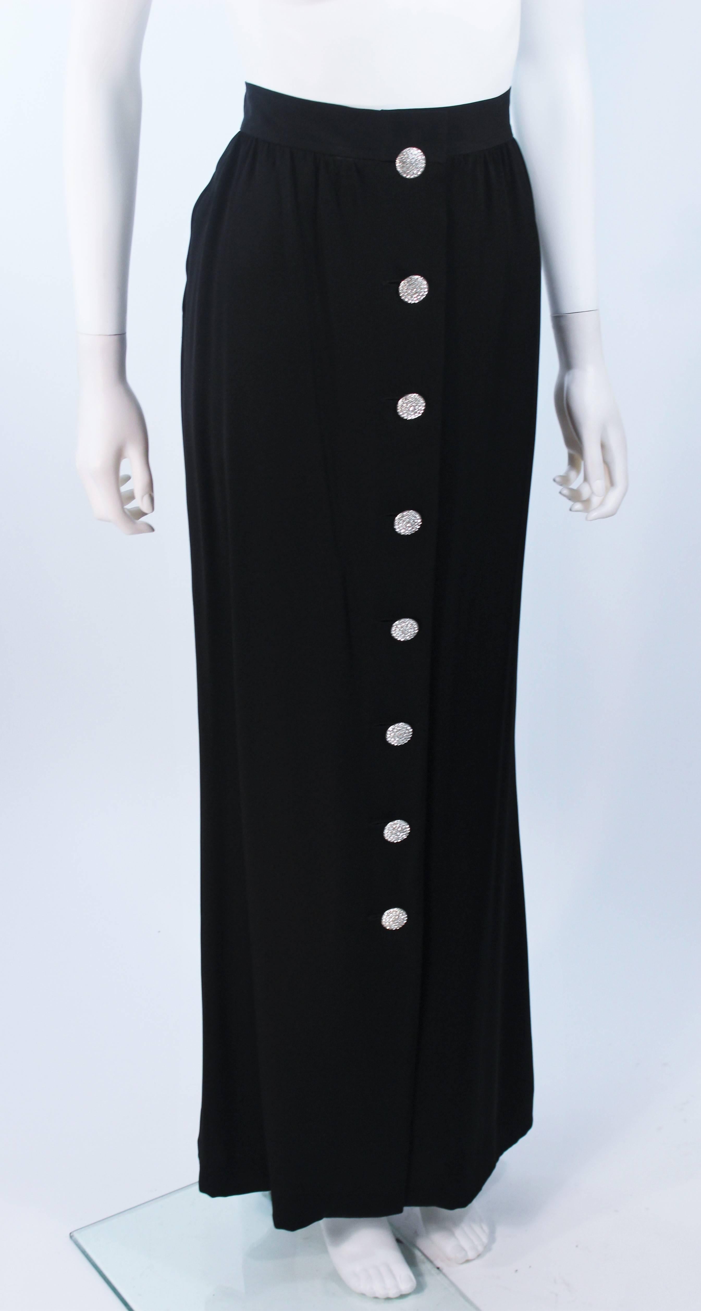 YVES SAINT LAURENT Jupe longue noire avec boutons en strass, taille 44 Neuf - En vente à Los Angeles, CA