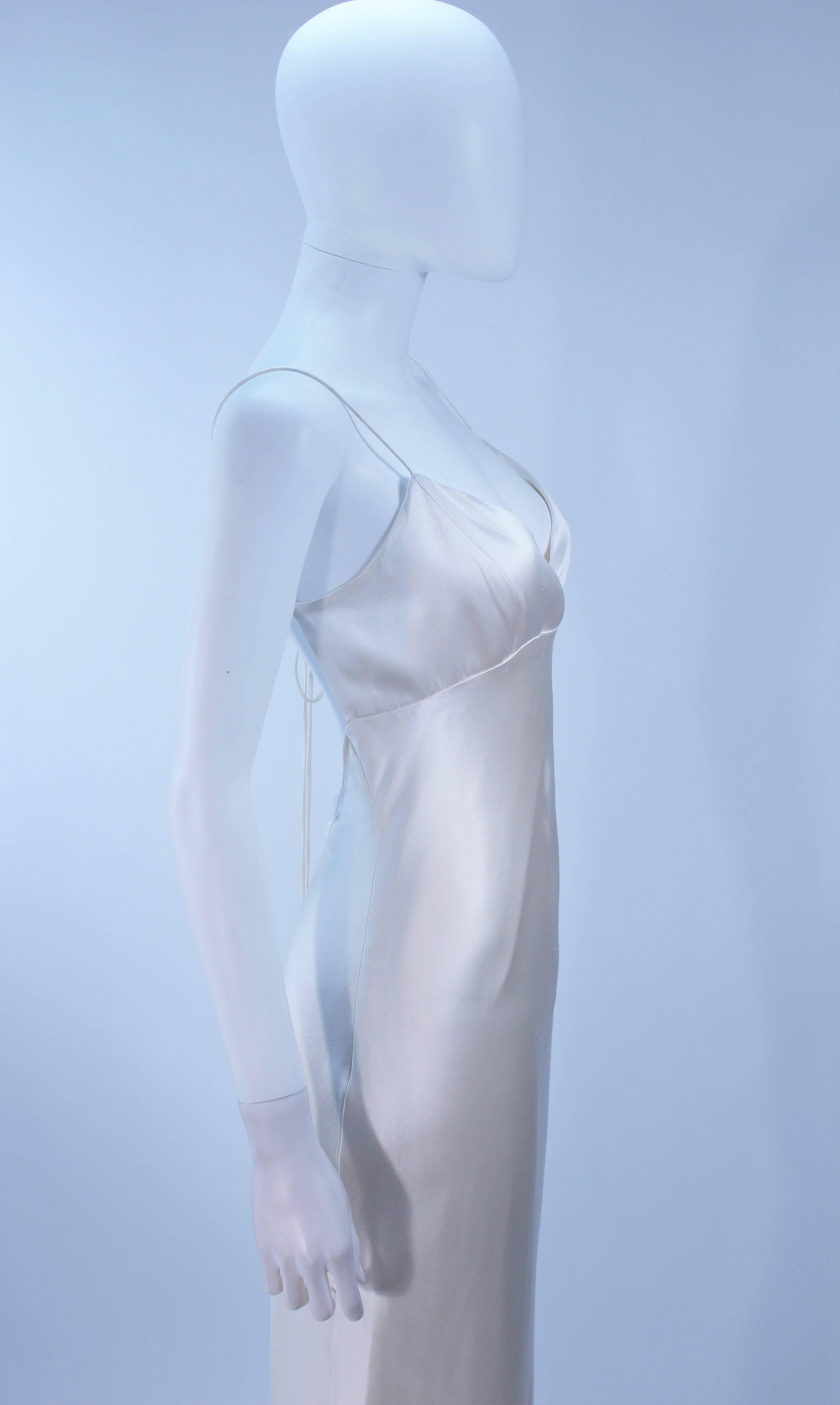 MONIQUE LHUILLIER White Silk Bias Spaghetti Strap Wedding Gown Size 8 In Excellent Condition In Los Angeles, CA