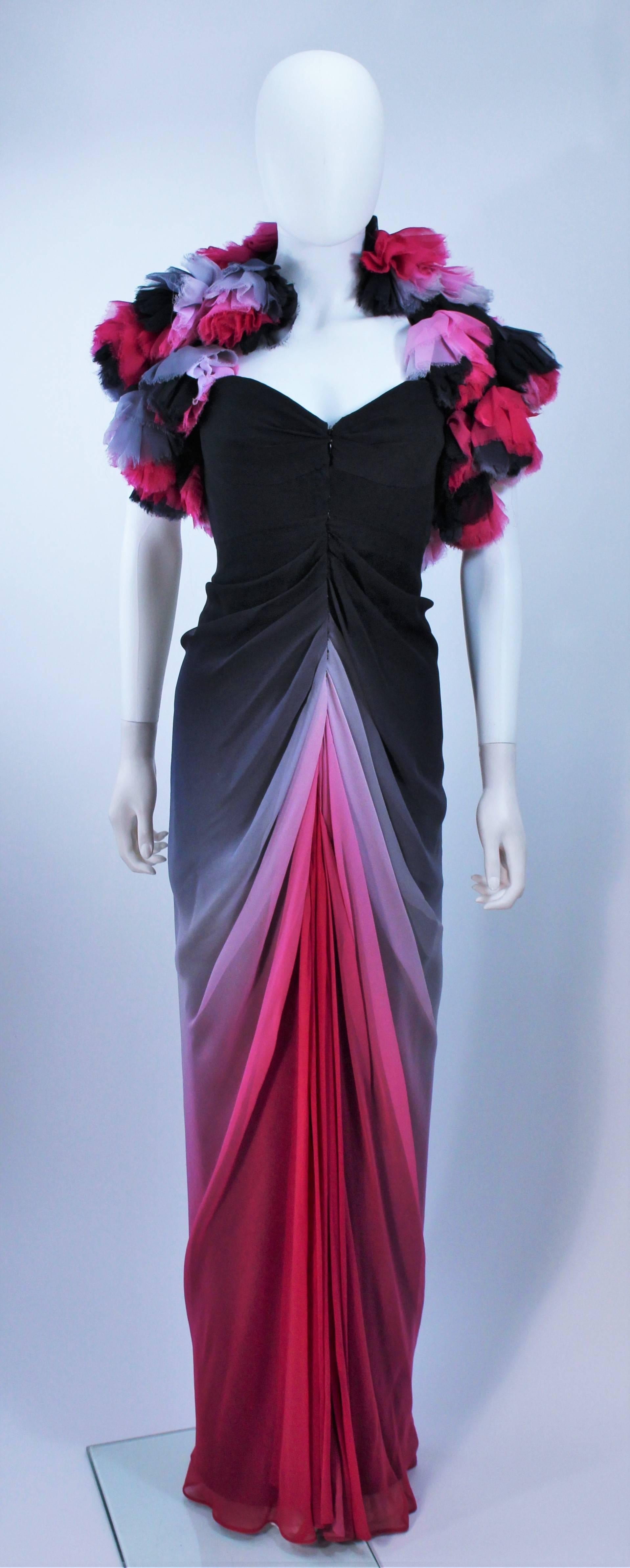 Marron ELIZABETH MASON COUTURE Robe drapée noire et rose Ombre sur commande en vente