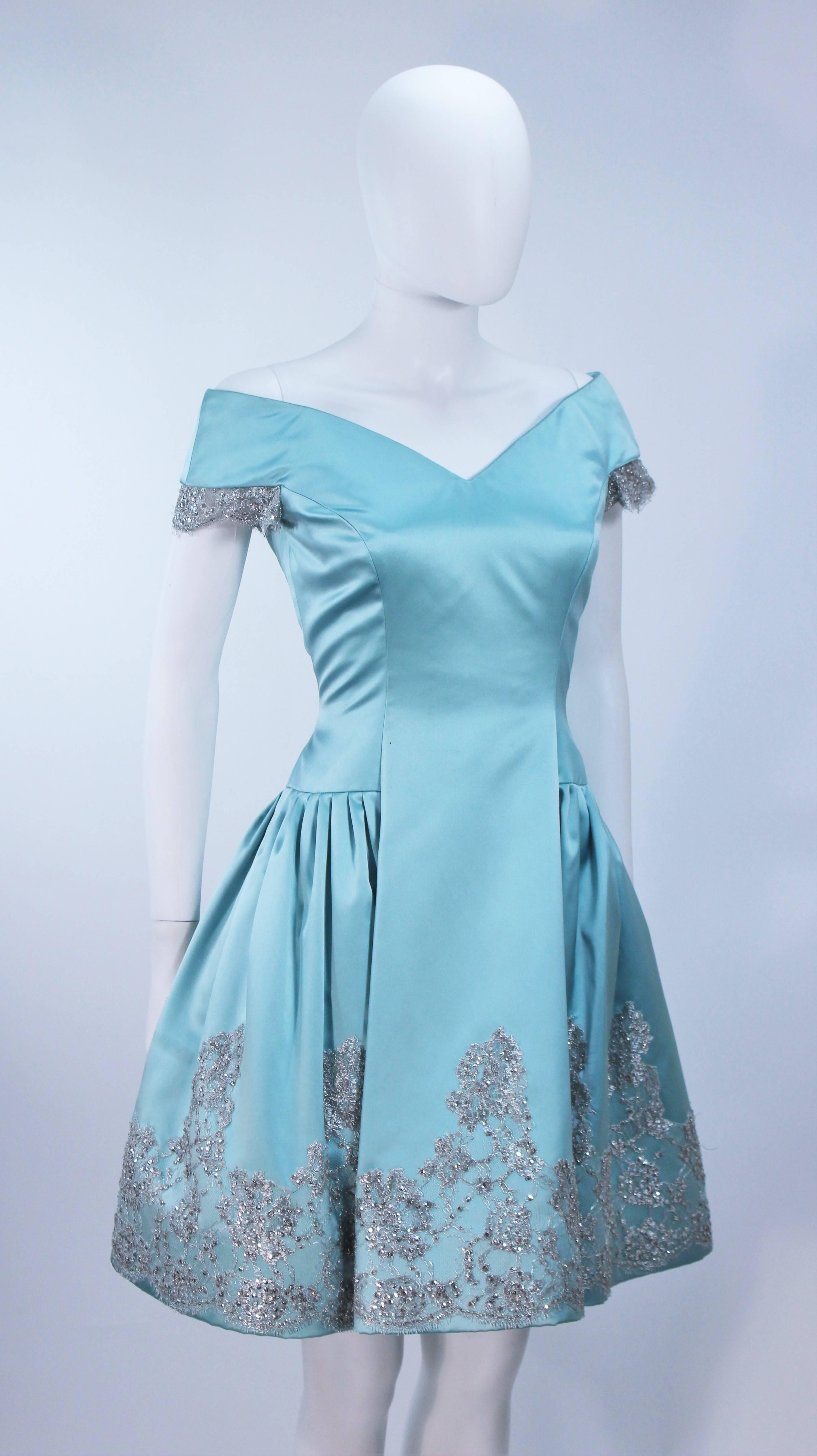 VERA WANG 'Made to Order' Silk Blue Cocktail Dress with Lace Trim Size 6-8 In Excellent Condition For Sale In Los Angeles, CA