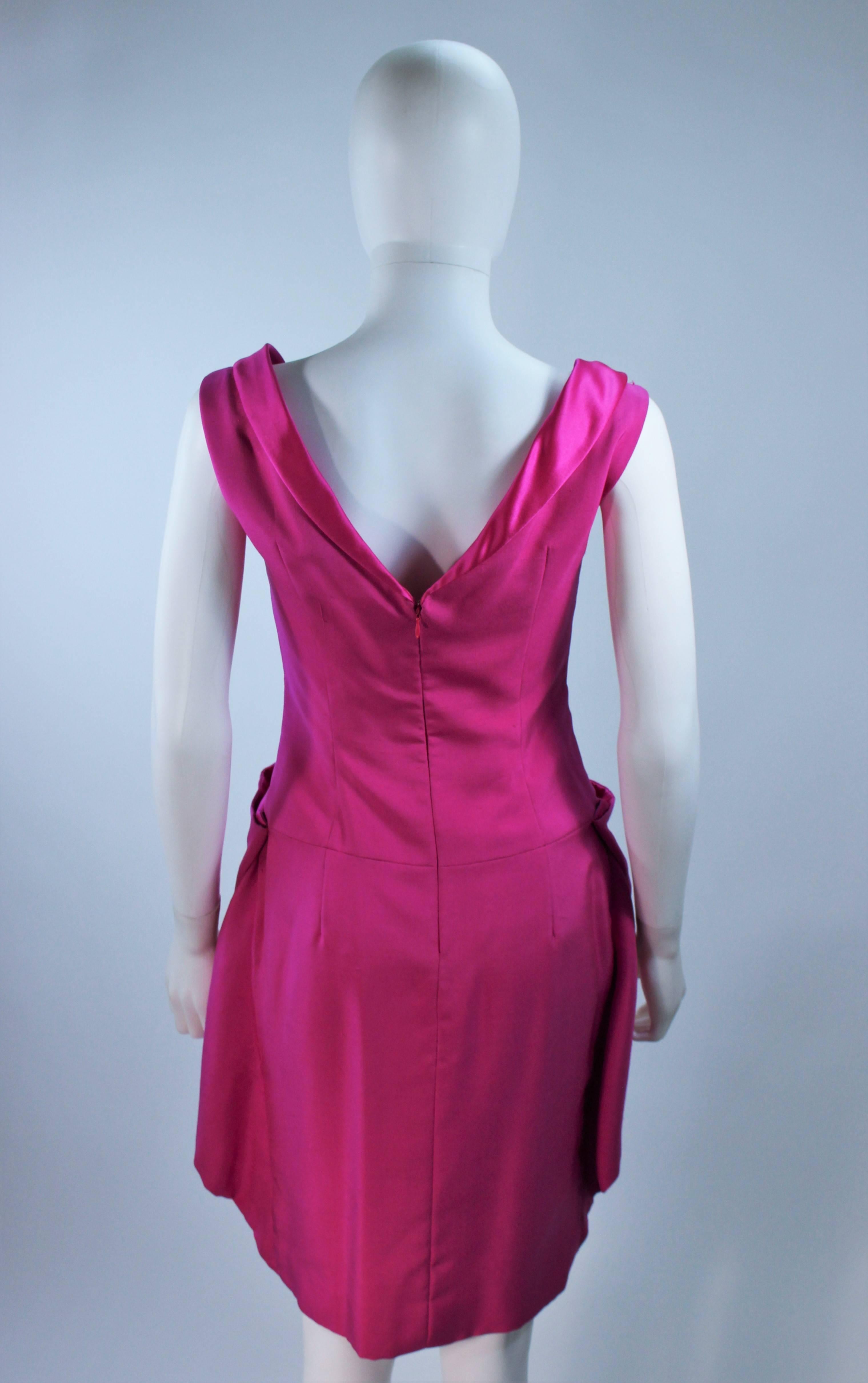 ELIZABETH MASON COUTURE Robe de cocktail à nœud rose-magenta sur commande en vente 4