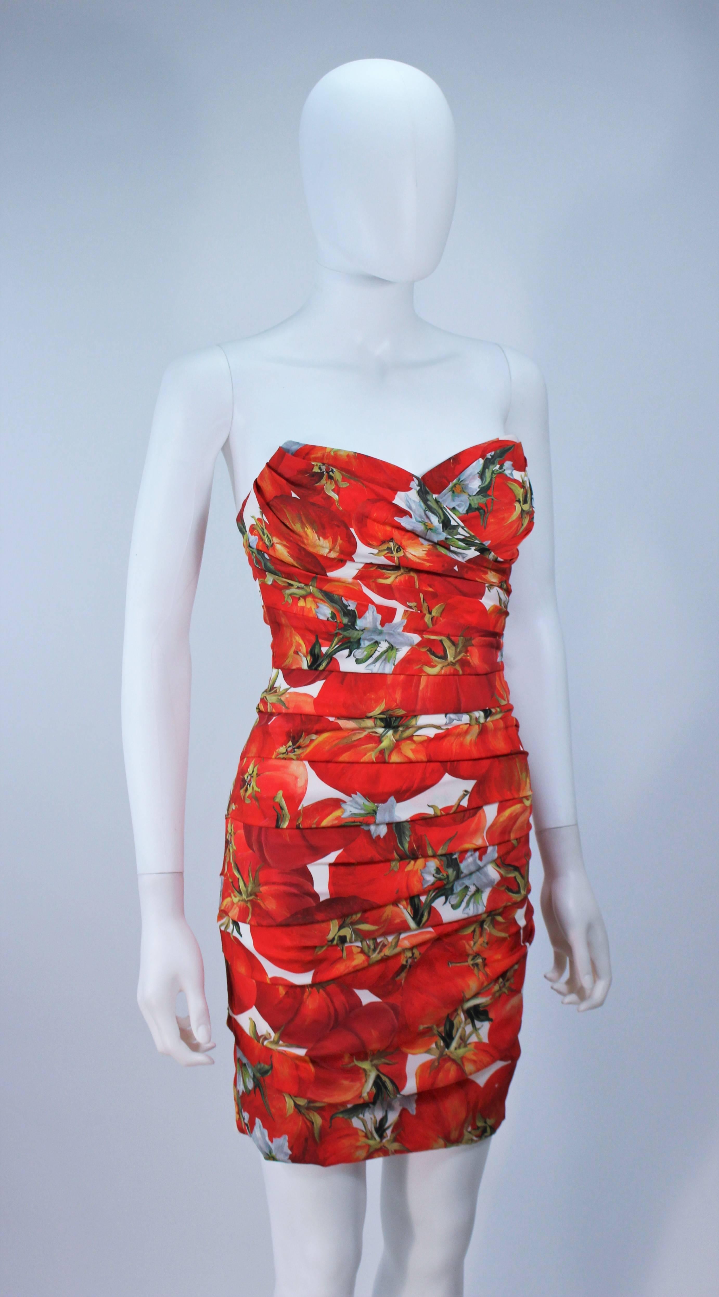 DOLCE AND GABBANA Ruched Stretch Silk TOMATO Print Dress Size 38 In Excellent Condition In Los Angeles, CA