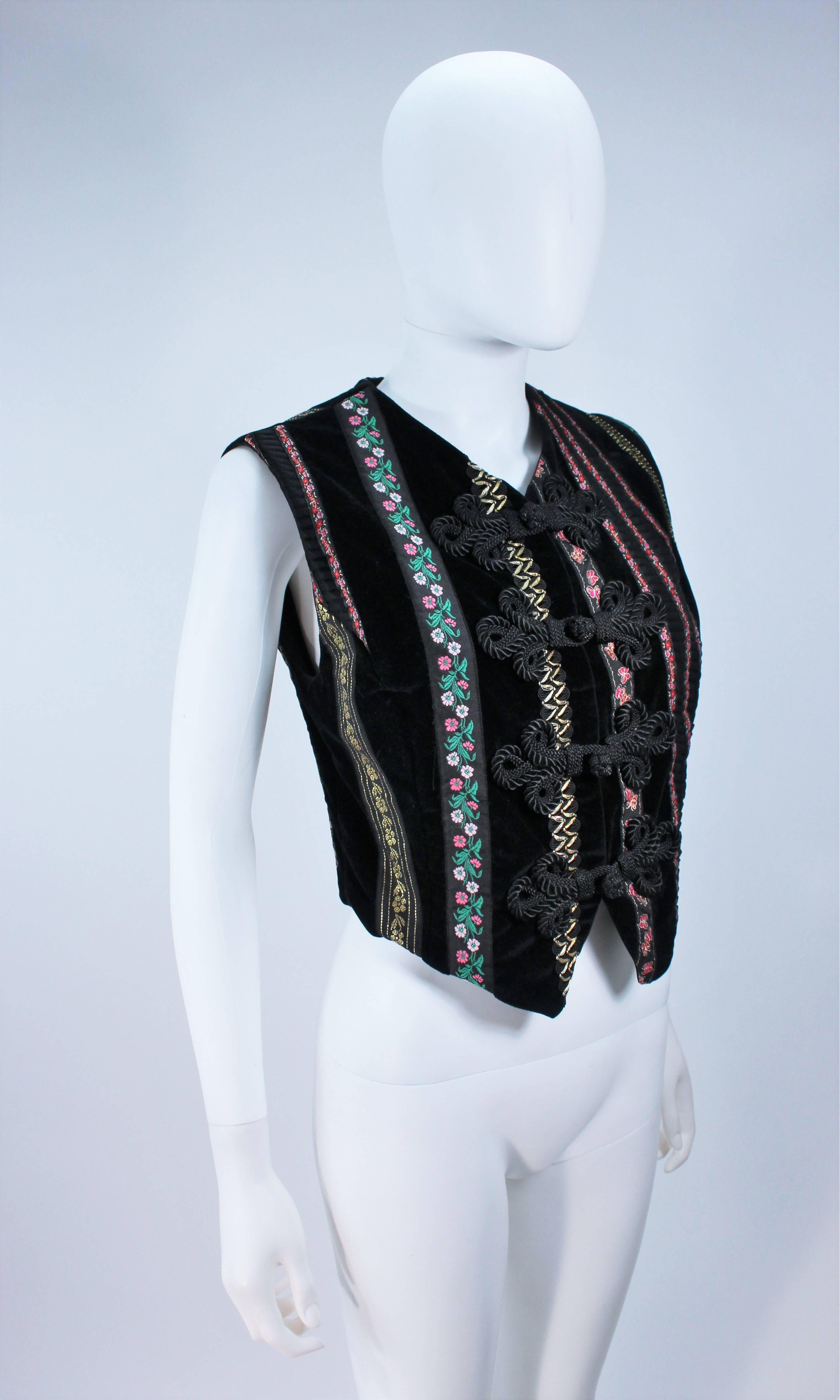 DOLCE & GABBANA Velvet Vest with Trim Size Small In Excellent Condition In Los Angeles, CA
