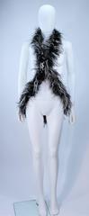 ELIZABETH MASON COUTURE Brauner schwarz-weißer Straußenwickel mit Strasssteinverschluss
