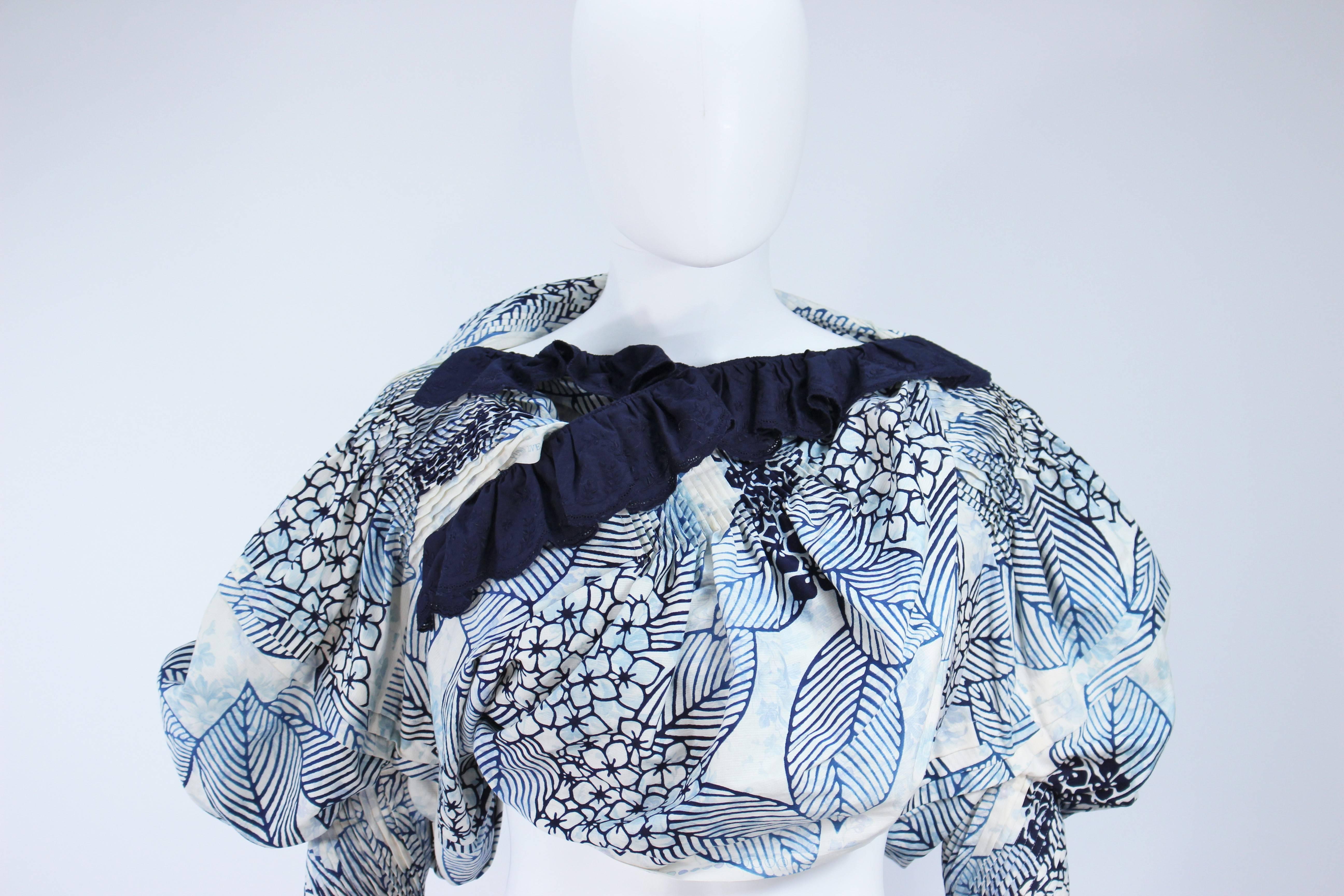 COMME DES GARCONS Camicetta con stampa floreale e batik e schiena aperta Taglia SS In condizioni ottime in vendita a Los Angeles, CA