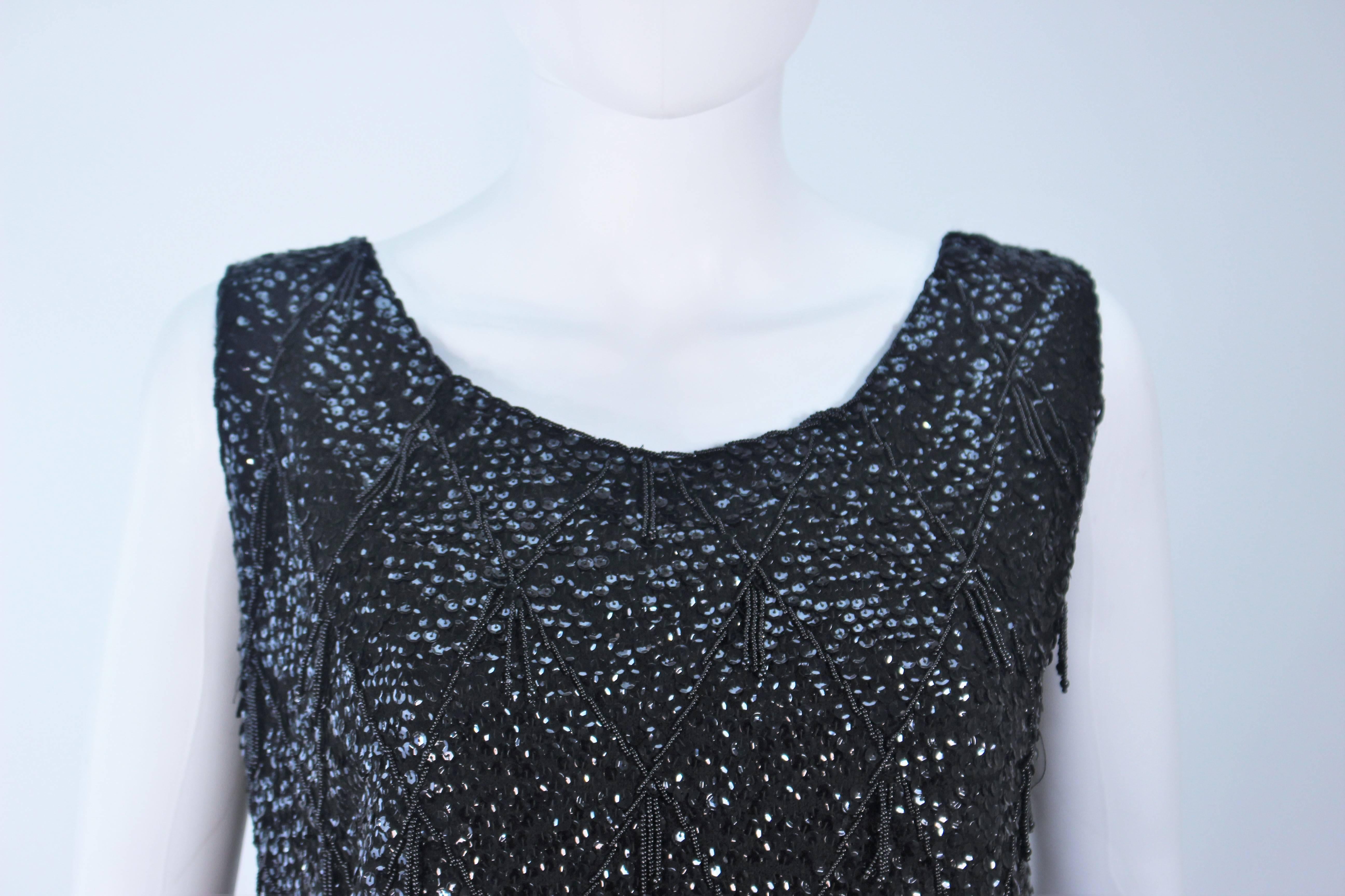Schwarze Bluse mit Perlen und Pailletten aus den 1960er Jahren Größe L  im Zustand „Hervorragend“ im Angebot in Los Angeles, CA