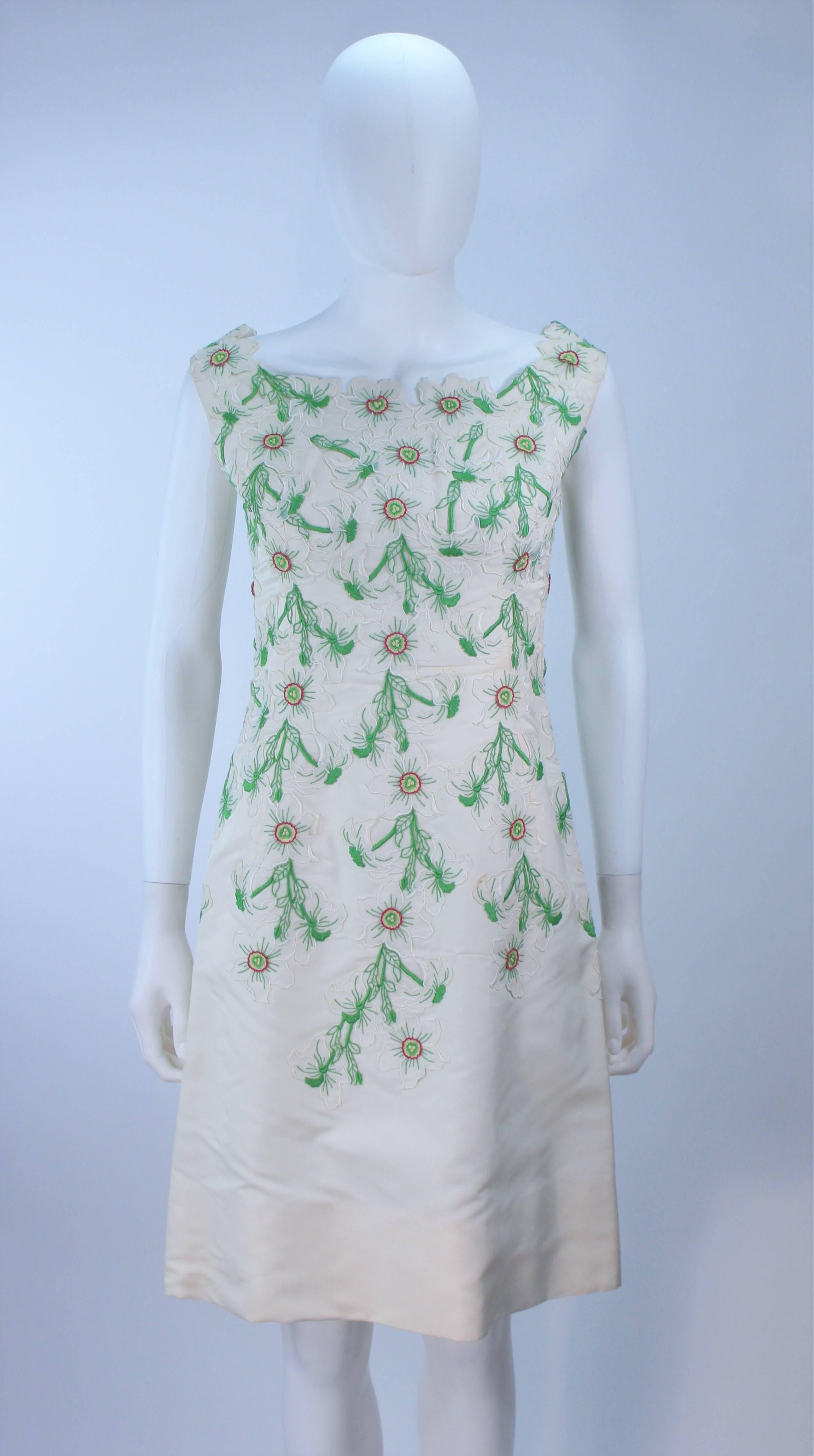 Gray BETTY HIGGINS Cream Floral Pattern Lace Dress Size 4 For Sale