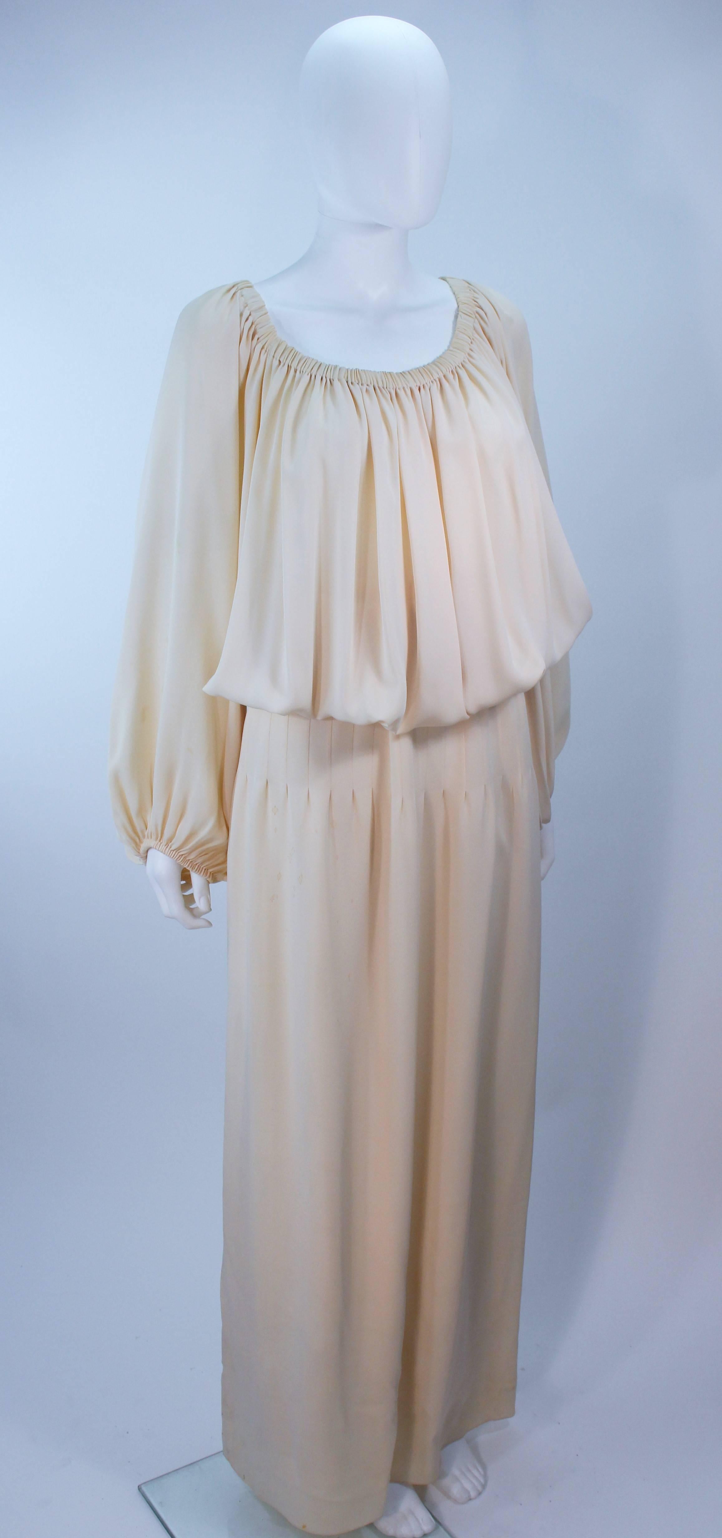 CHRISTIAN DIOR COUTURE Provenance Betsy Bloomingdale robe en mousseline de soie couleur chair  Excellent état - En vente à Los Angeles, CA