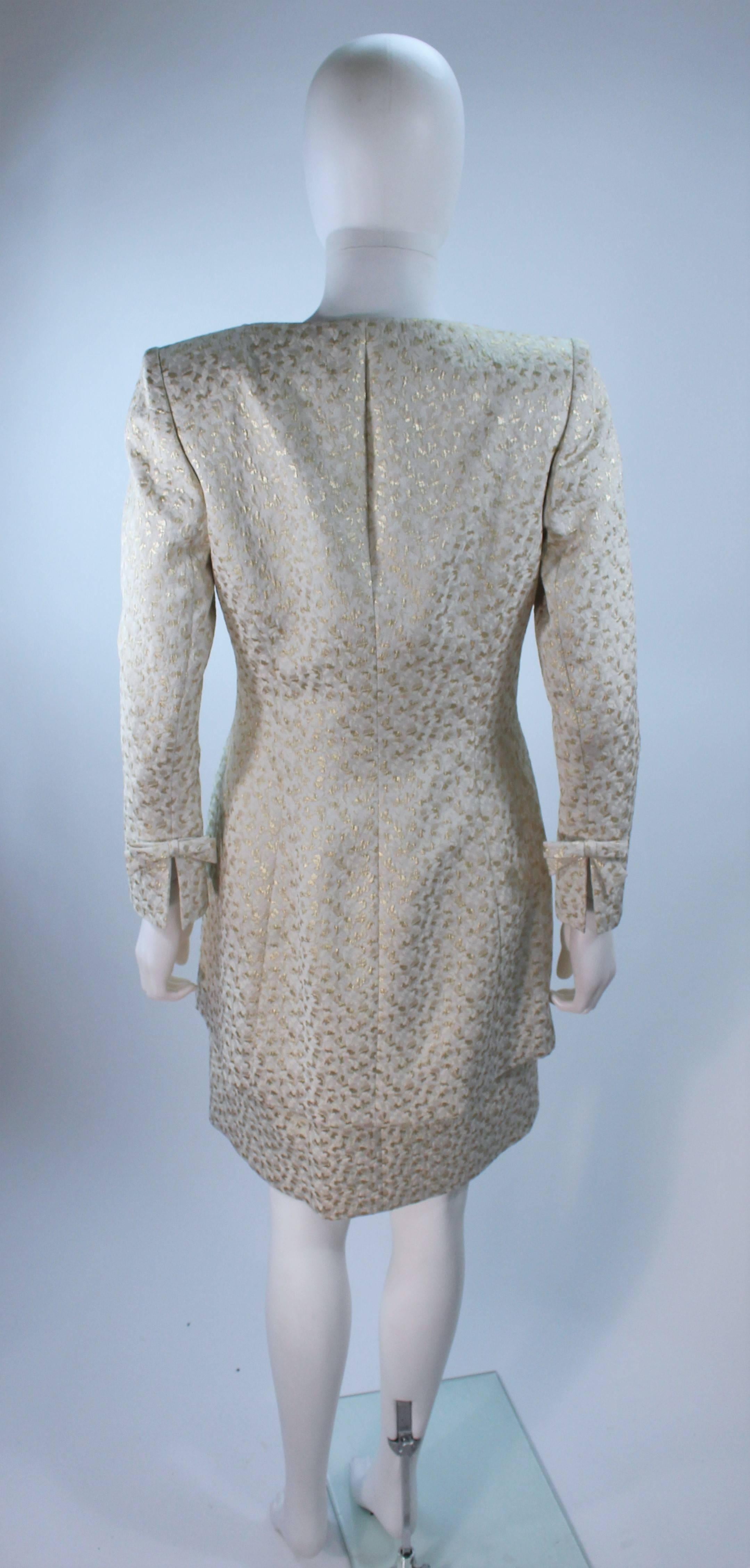 TRAVILLA 2pc White and Gold Metallic Brocade Silk Dress and Coat Ensemble Size 8 In Excellent Condition For Sale In Los Angeles, CA