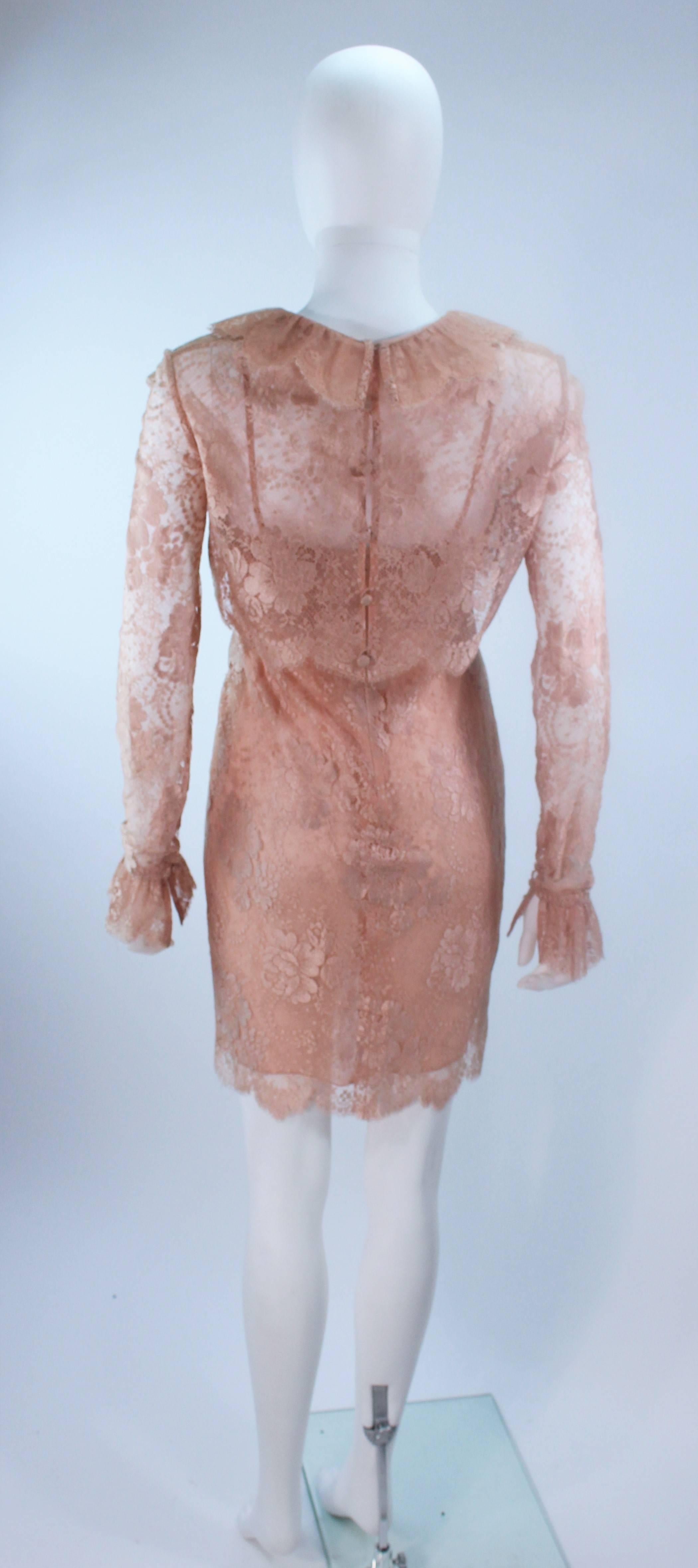 BILL BLASS Nude Peach Lace Cocktail Dress with Over Blouse Size 6 In Excellent Condition For Sale In Los Angeles, CA