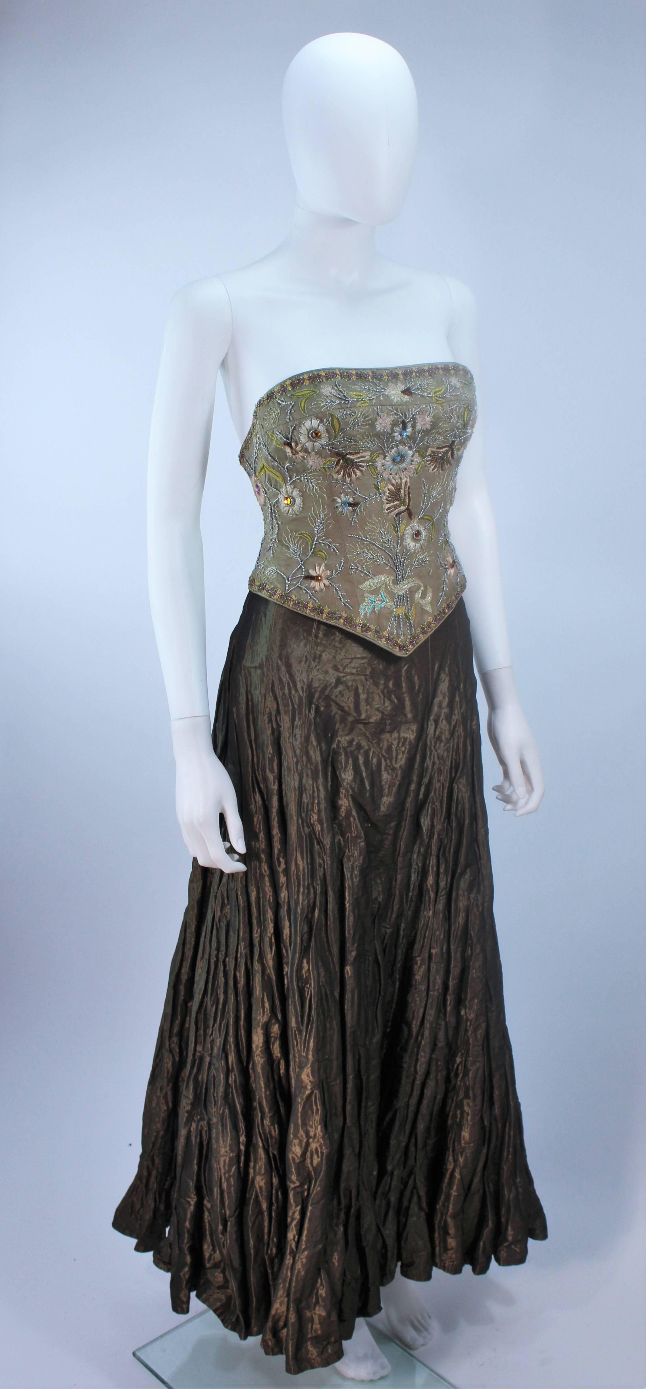 LES HABITUDES KAAT TILLEY Bustier corset et jupe froncée en perles olive, Taille 2 Excellent état - En vente à Los Angeles, CA