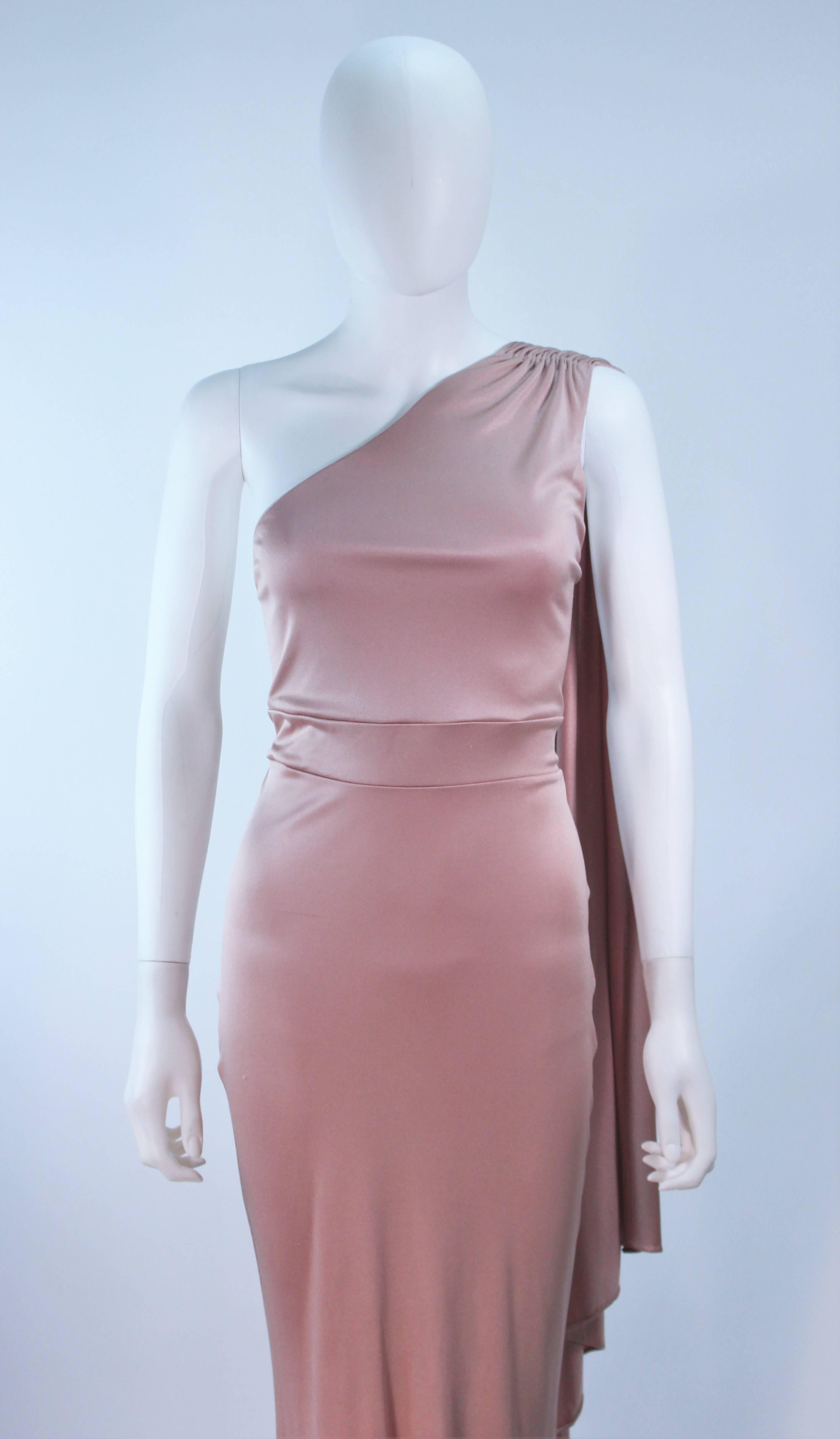 Marron ELIZABETH MASON COUTURE Robe asymétrique en jersey de soie Blush Made To Order en vente