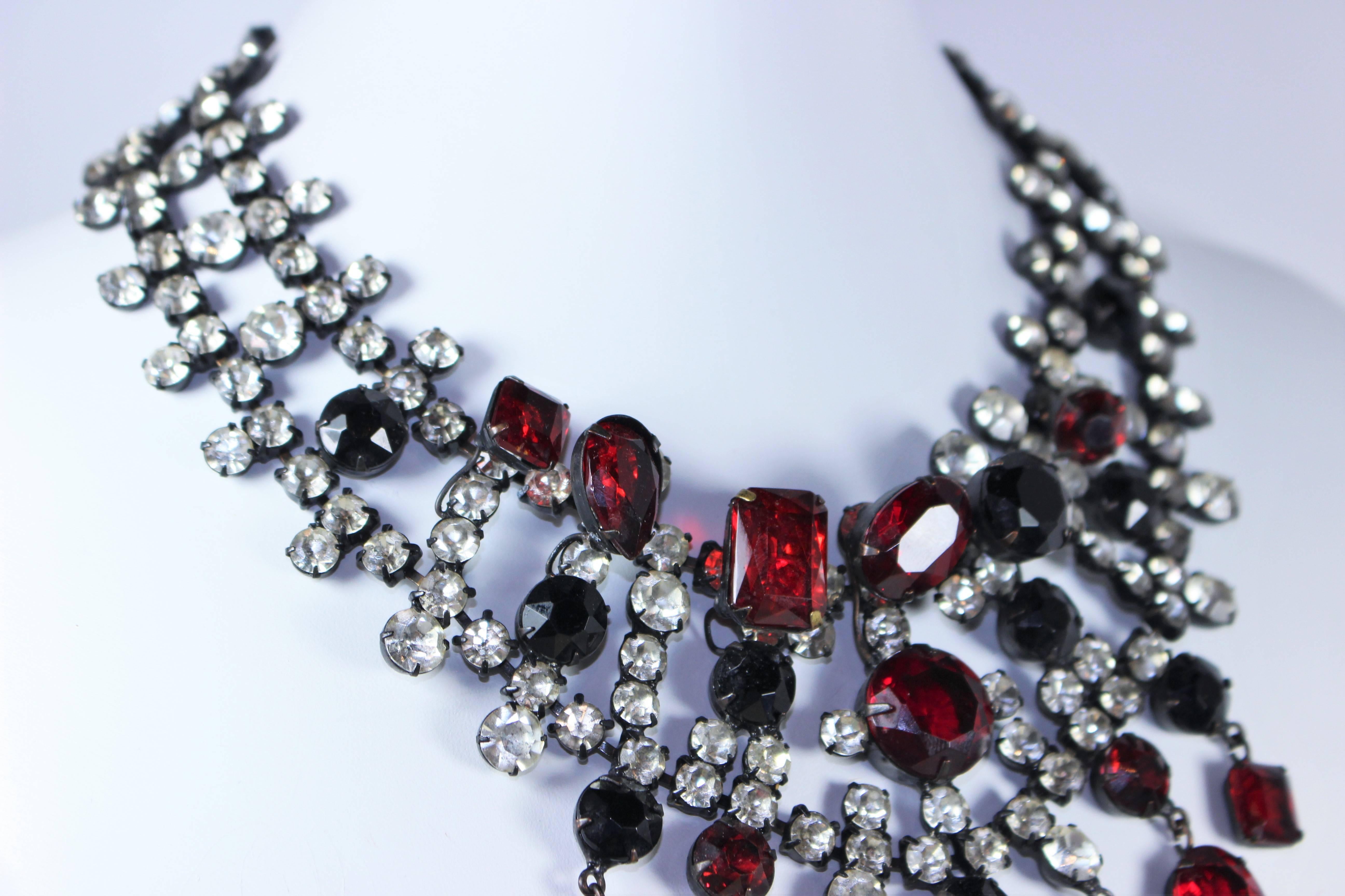 KENNETH JAY LANE Attributed Black Metal and Rhinestone Statement Necklace In Excellent Condition For Sale In Los Angeles, CA