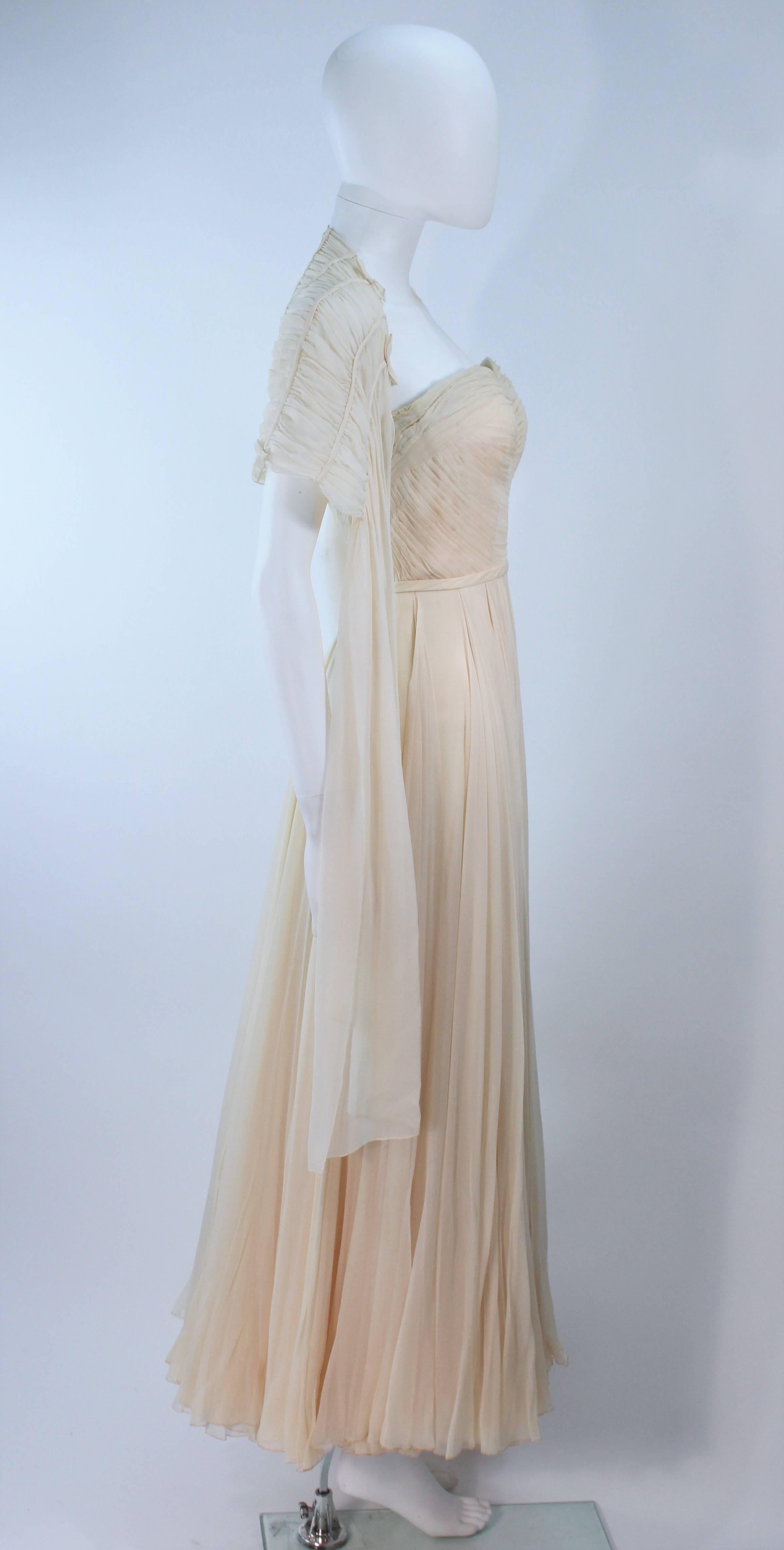 Robe Couture en soie crème des années 1950 et écharpe avec nœuds Taille 0 2 en vente 2