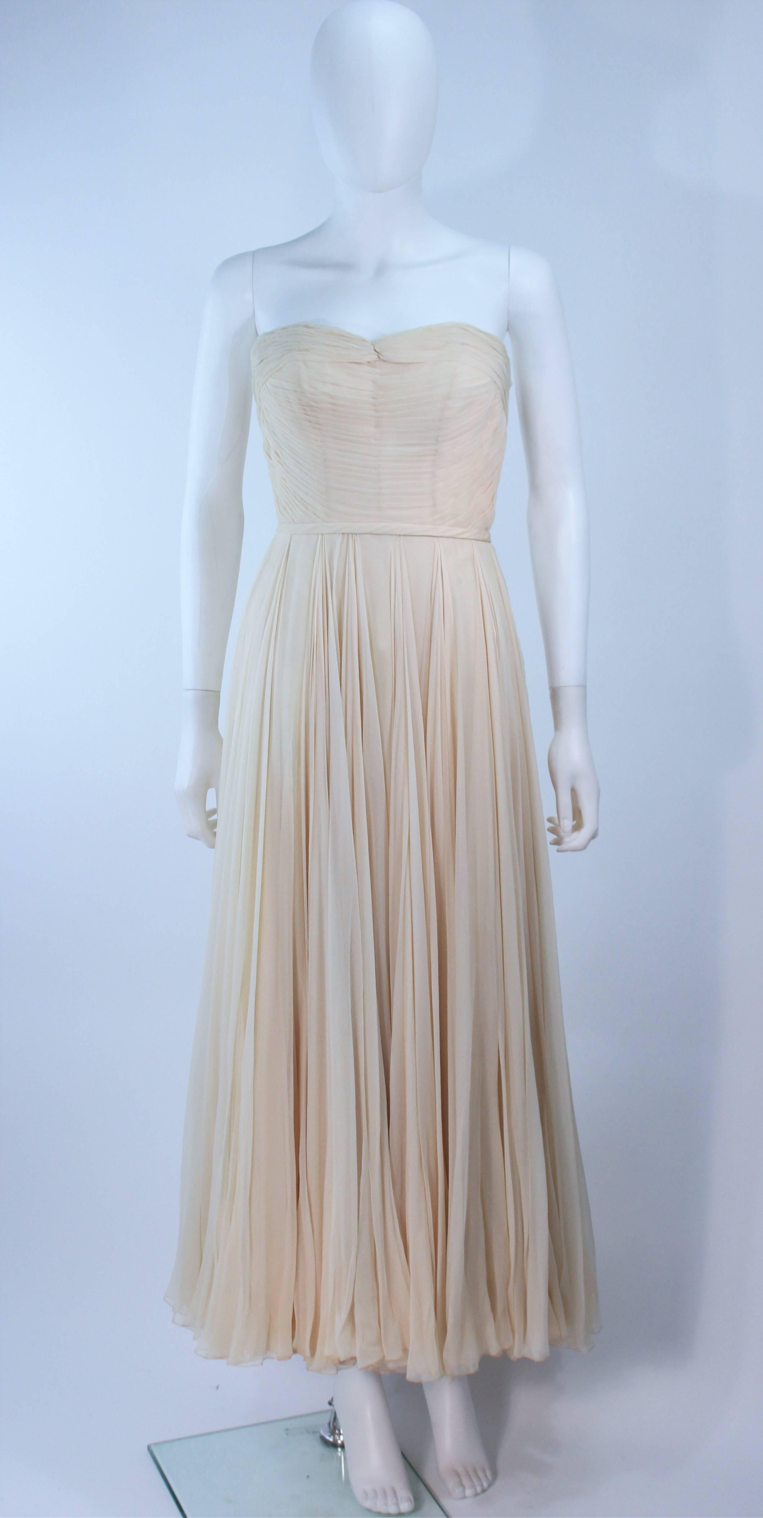 1950's Cream Silk Couture Gown and Wrap with Bows Size 0 2 In Good Condition For Sale In Los Angeles, CA