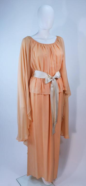 BONWIT TELLER Peach & Apricot Hue Draped Cape Gown Size 4 In Excellent Condition For Sale In Los Angeles, CA