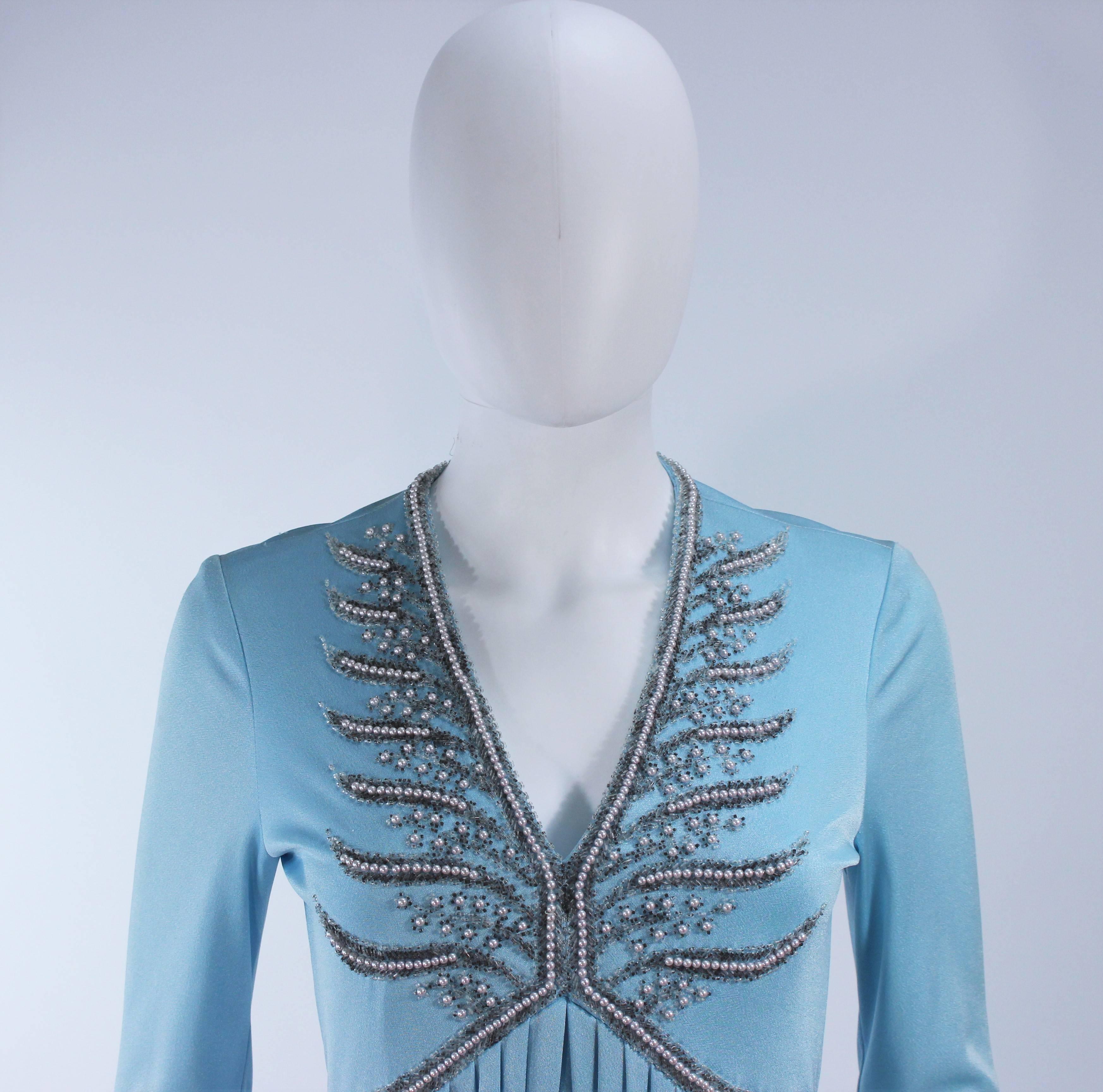 Robe en jersey bleu avec appliques perlées des années 1970 Taille Medium Excellent état - En vente à Los Angeles, CA