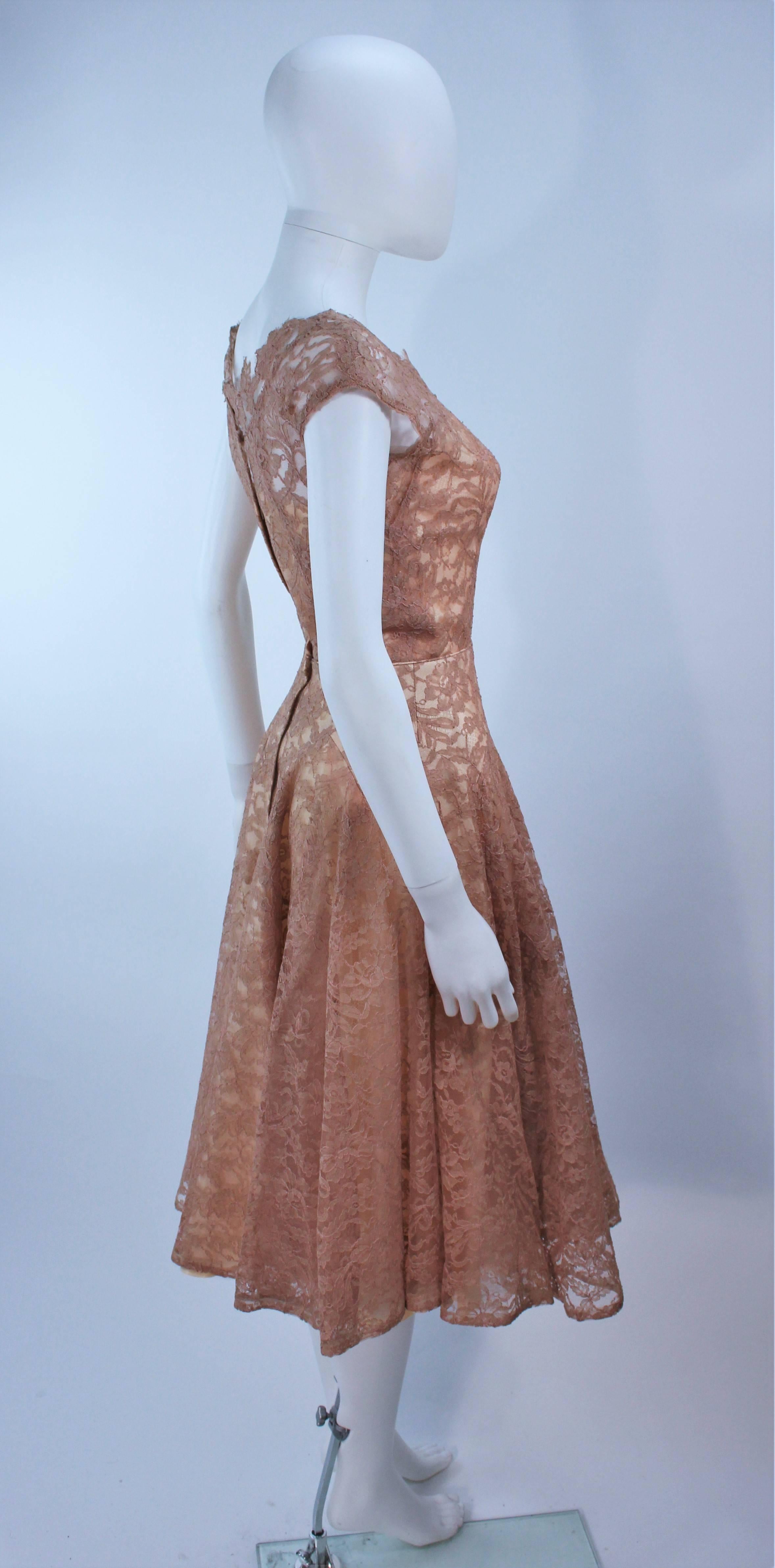 1950's Beige Lace Cocktail Dress with Full Skirt Size 2 4 For Sale 1