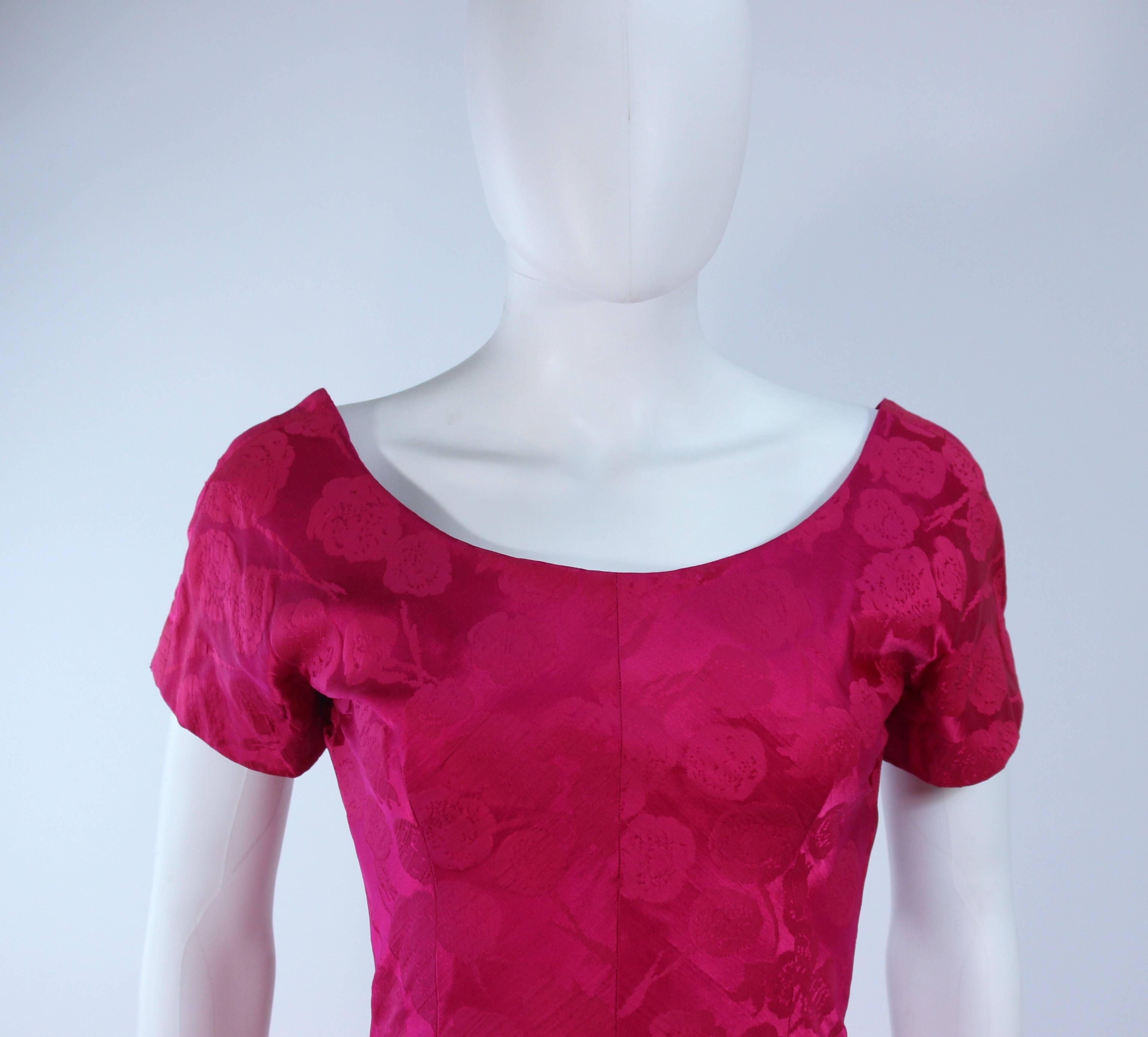 Rose SCHIAPARELLI Attributed Robe de cocktail haute couture en damas de soie rose Taille 4  en vente