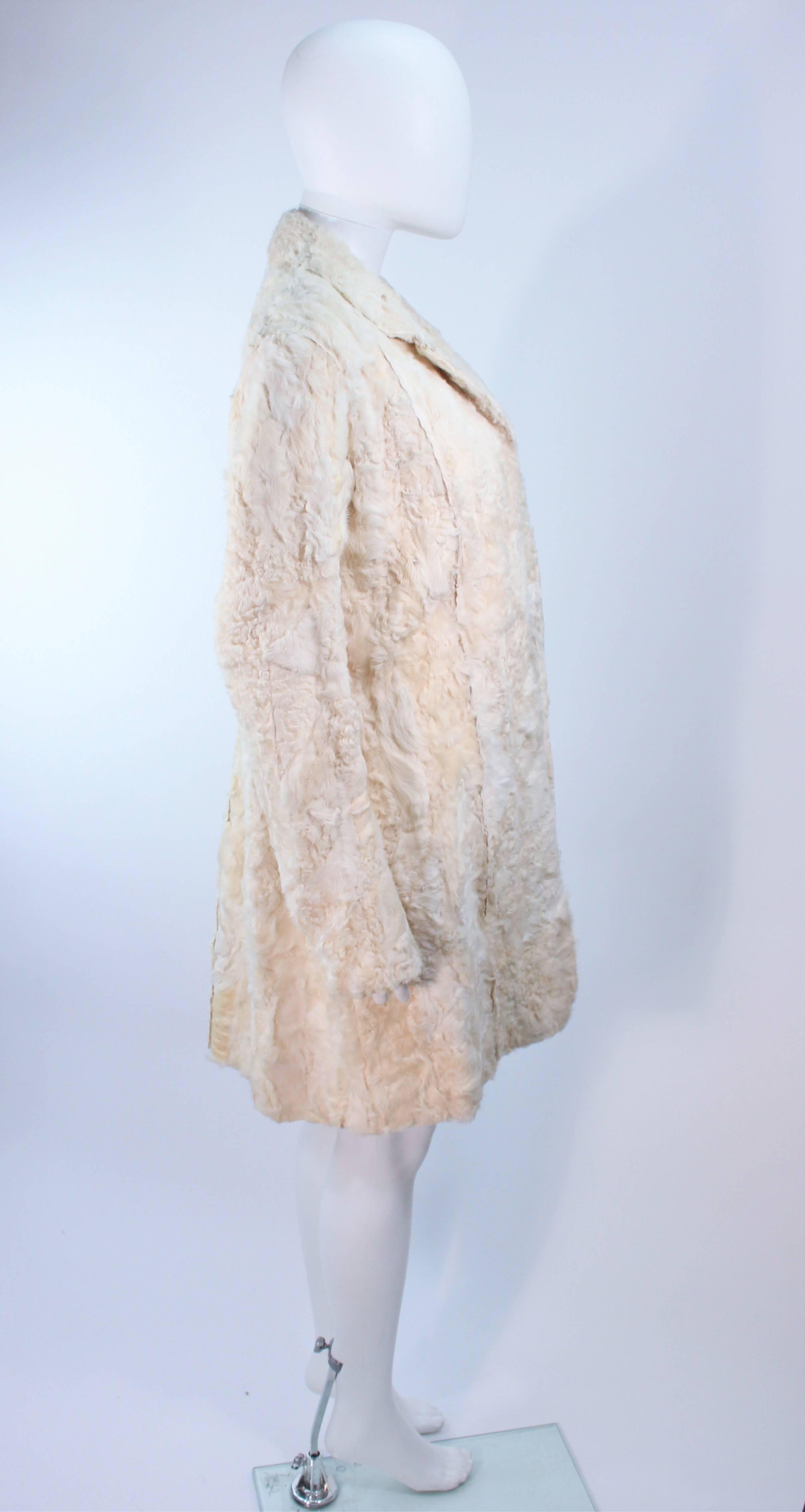 NORMA KAMALI OMO Off White Lamb Fur Coat Size 4 6 In Excellent Condition For Sale In Los Angeles, CA