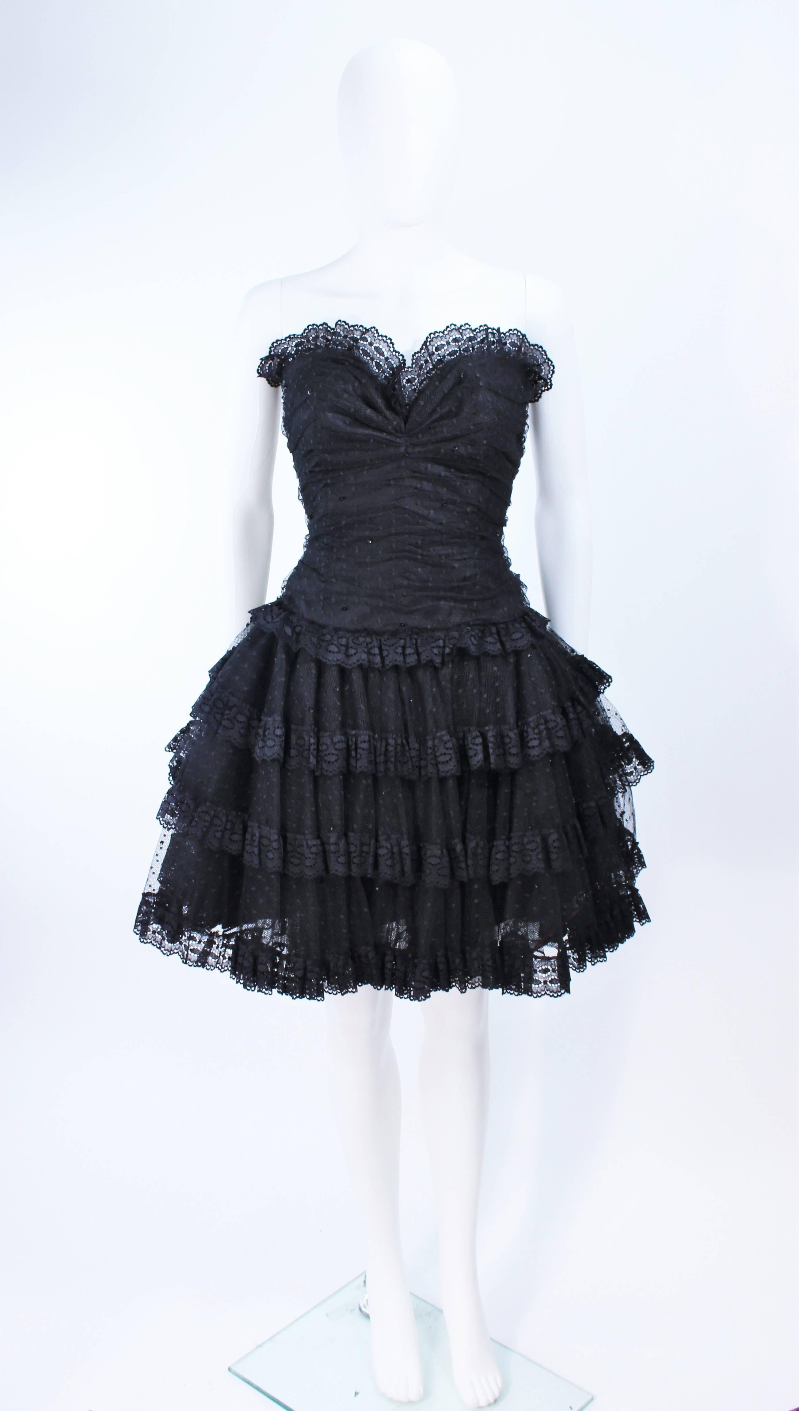 This Dell Los Angeles cocktail dress is composed of tiered ruffled mesh with sequin applique. Features a sweetheart neckline with zipper closure. In excellent vintage condition.

**Please cross-reference measurements for personal accuracy. Size in