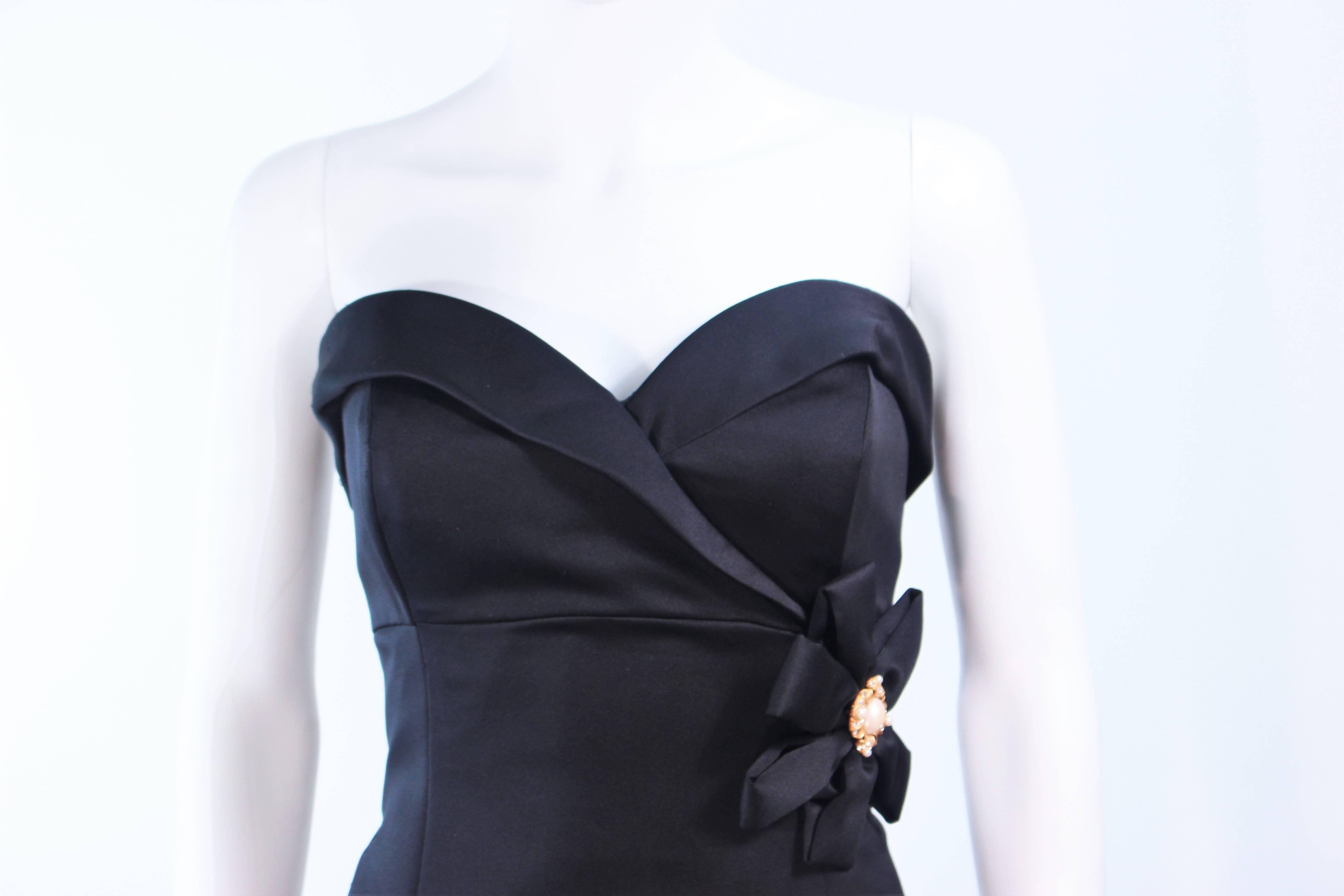 Women's VICTOR COSTA Black Satin Gown with Side Bow Detail Size 6 8 For Sale