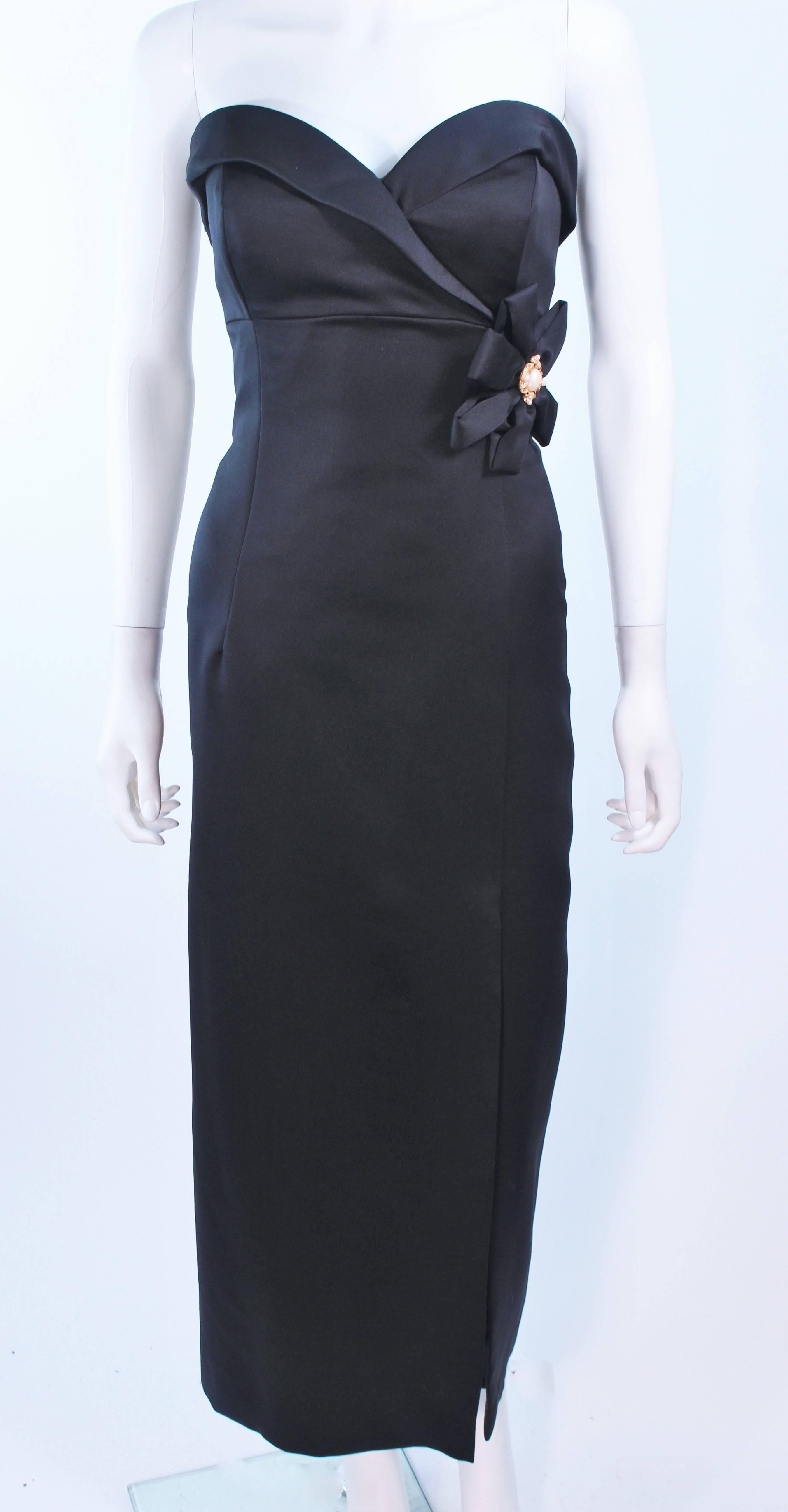 VICTOR COSTA Black Satin Gown with Side Bow Detail Size 6 8 In Excellent Condition For Sale In Los Angeles, CA