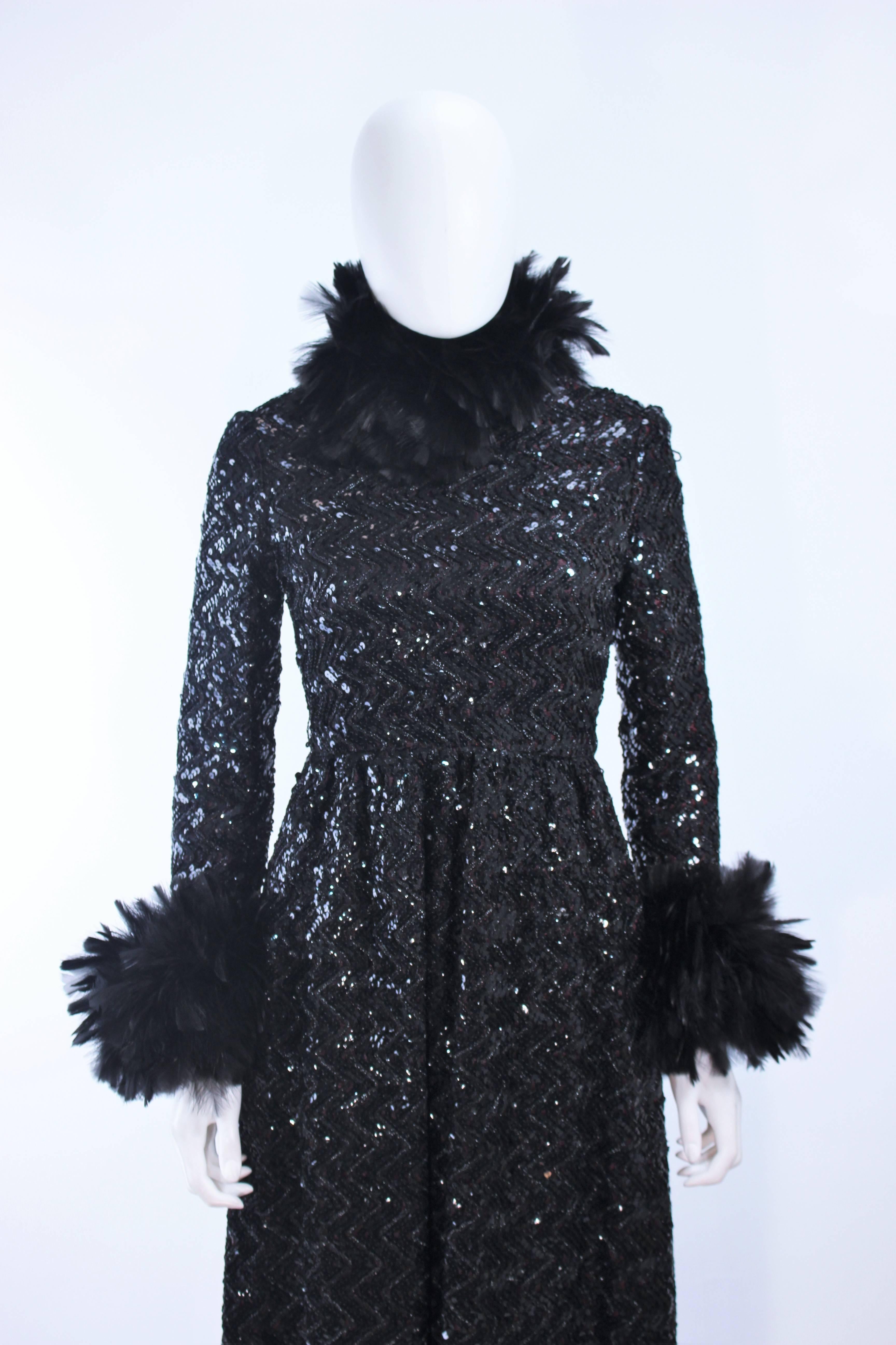 Noir AMELIA GRAY Robe à paillettes noire avec bordure en plumes Taille 2 4 en vente