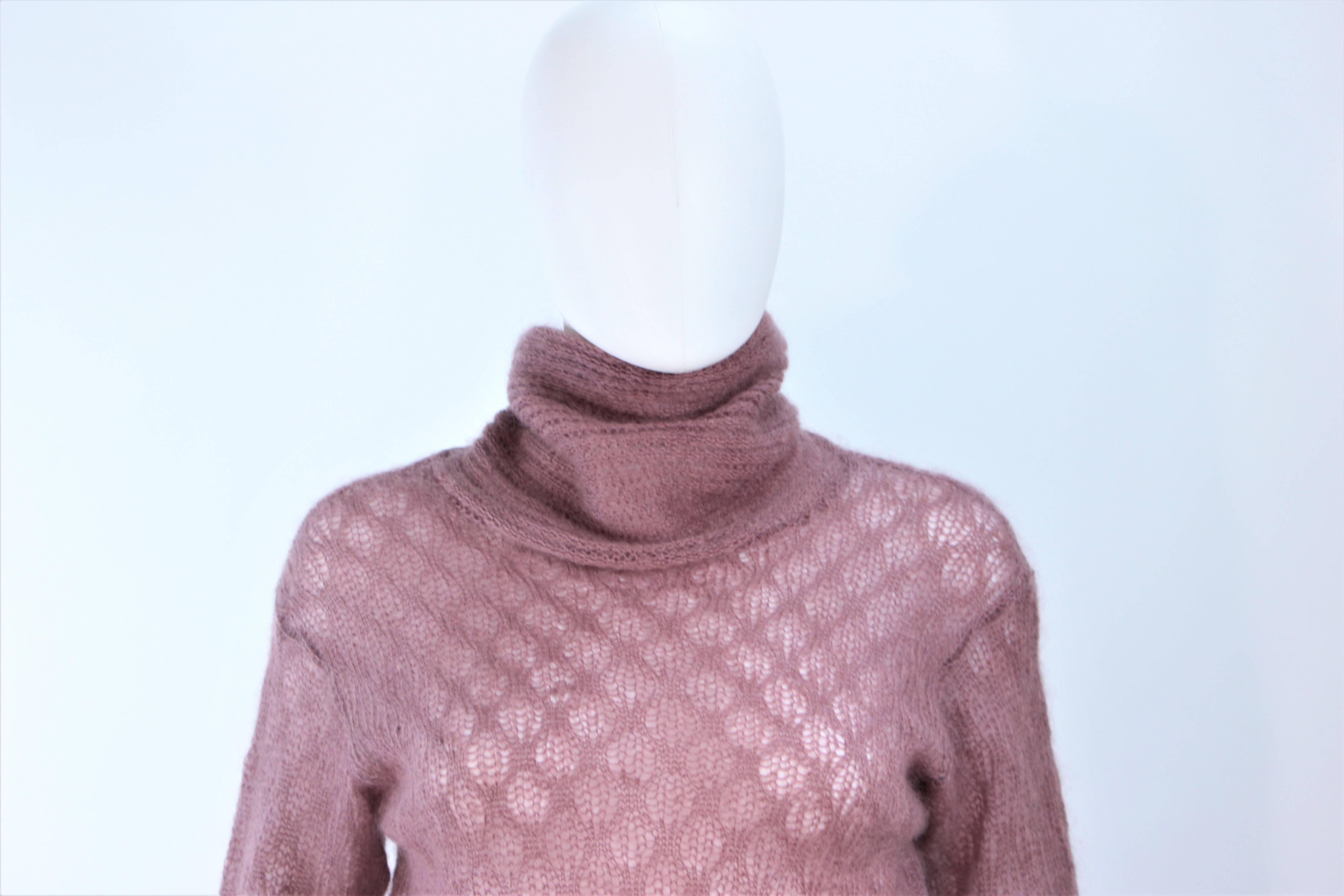 MISSONI Mauve Knit Wool Turtleneck Sweater Size 8 In Excellent Condition For Sale In Los Angeles, CA