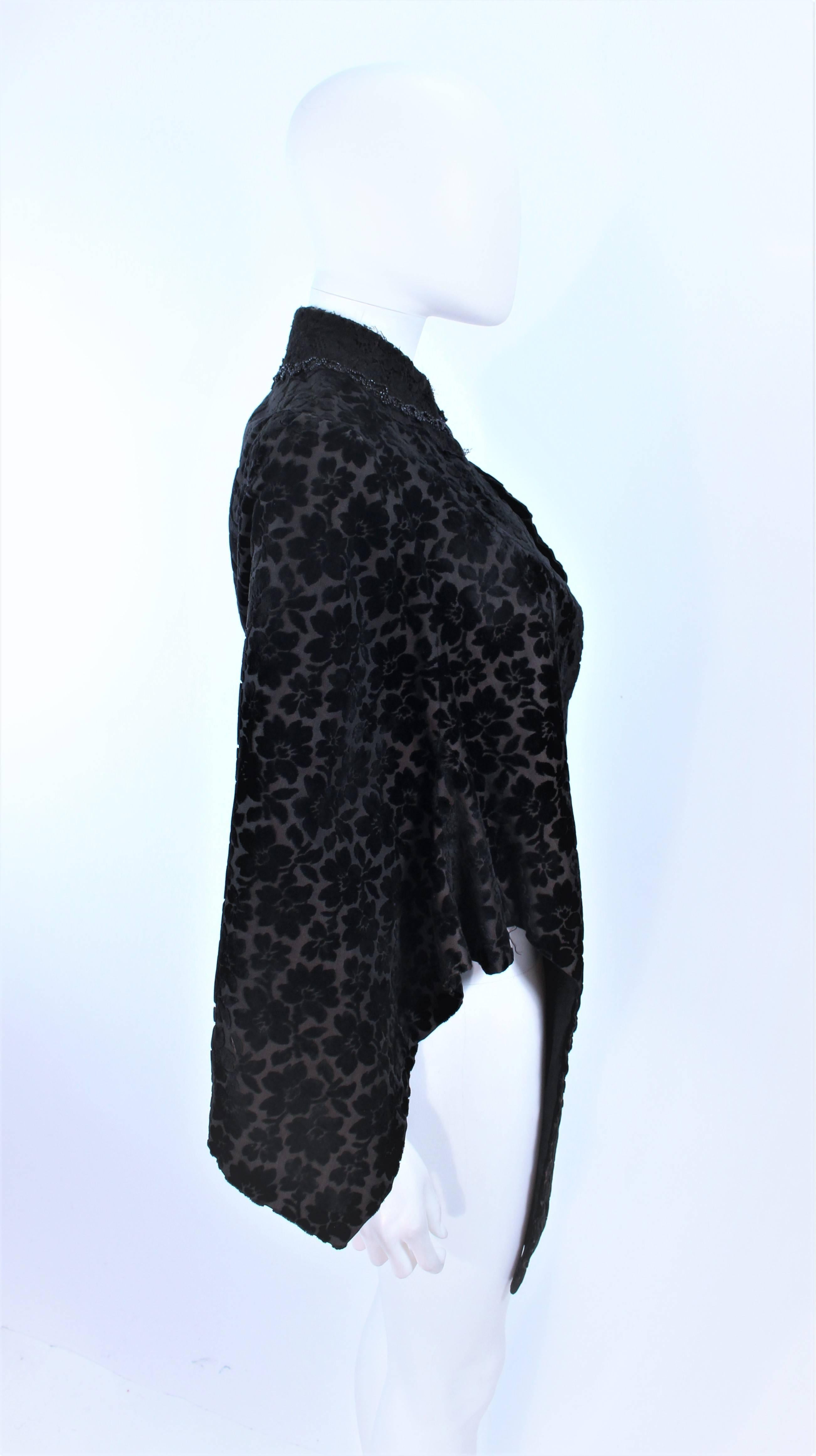 VICTORIAN Black Floral Velvet Caplet with Beaded Trim Size 0 For Sale 3