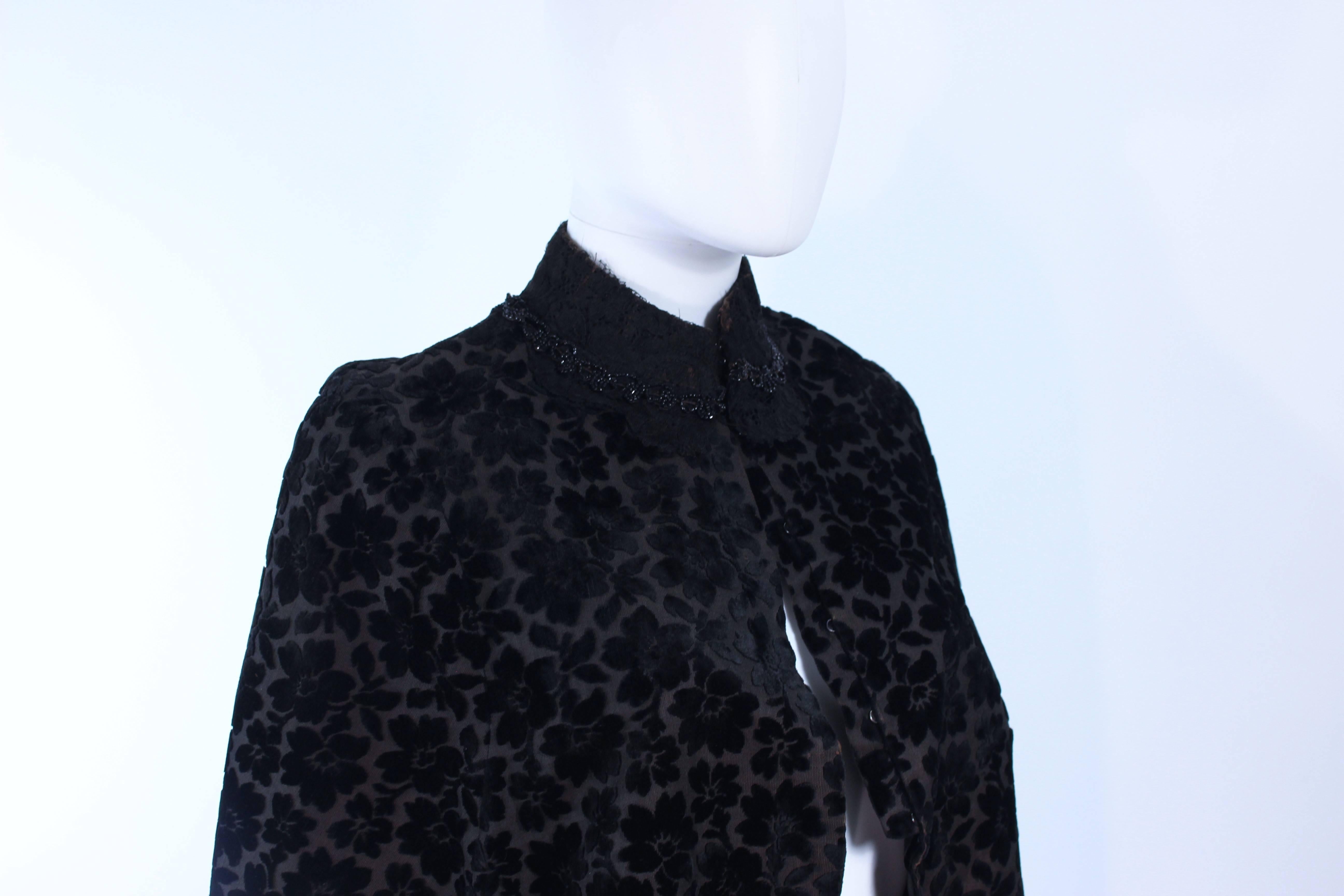 VICTORIAN Black Floral Velvet Caplet with Beaded Trim Size 0 For Sale 2
