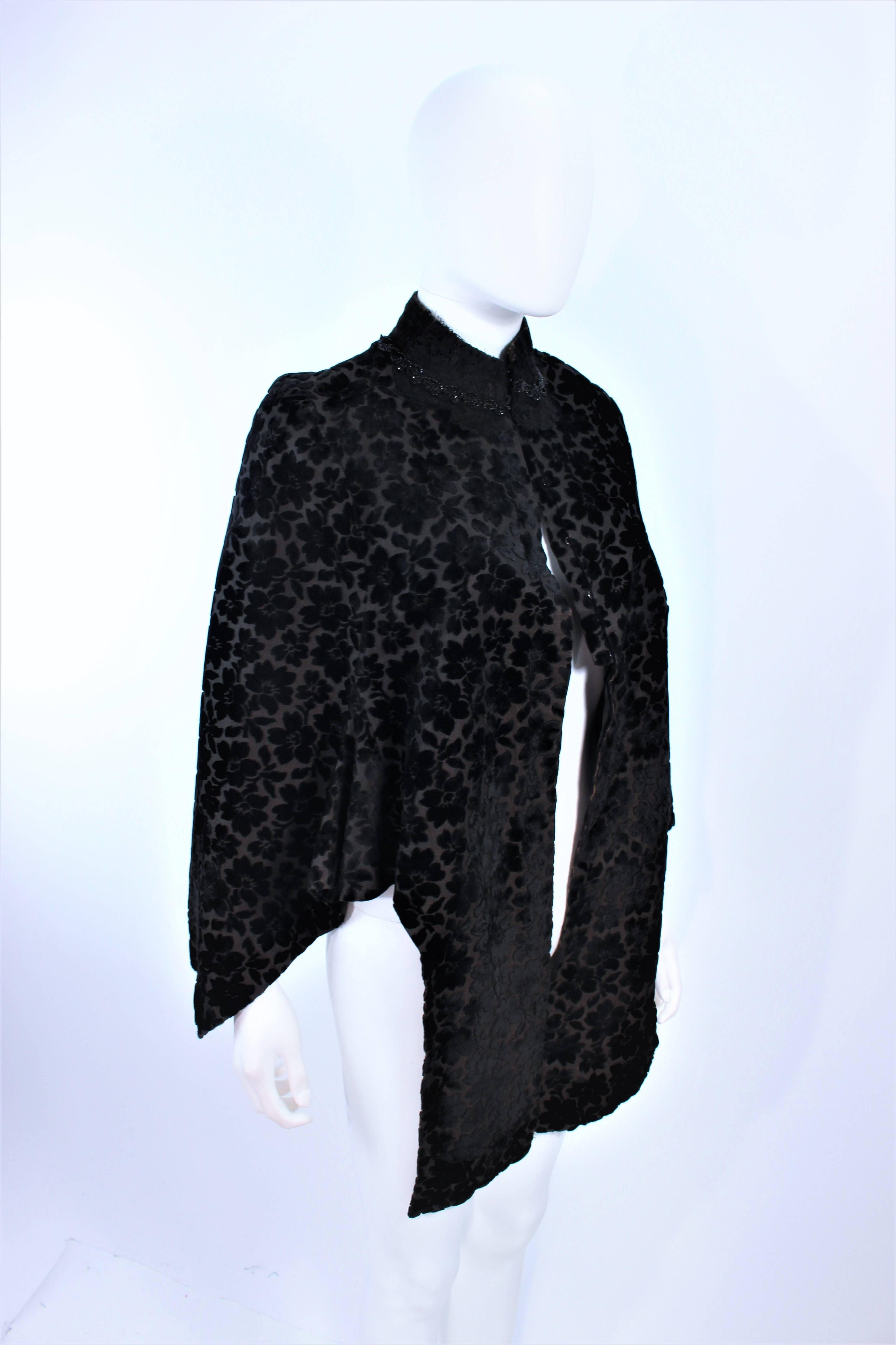 VICTORIAN Black Floral Velvet Caplet with Beaded Trim Size 0 For Sale 1