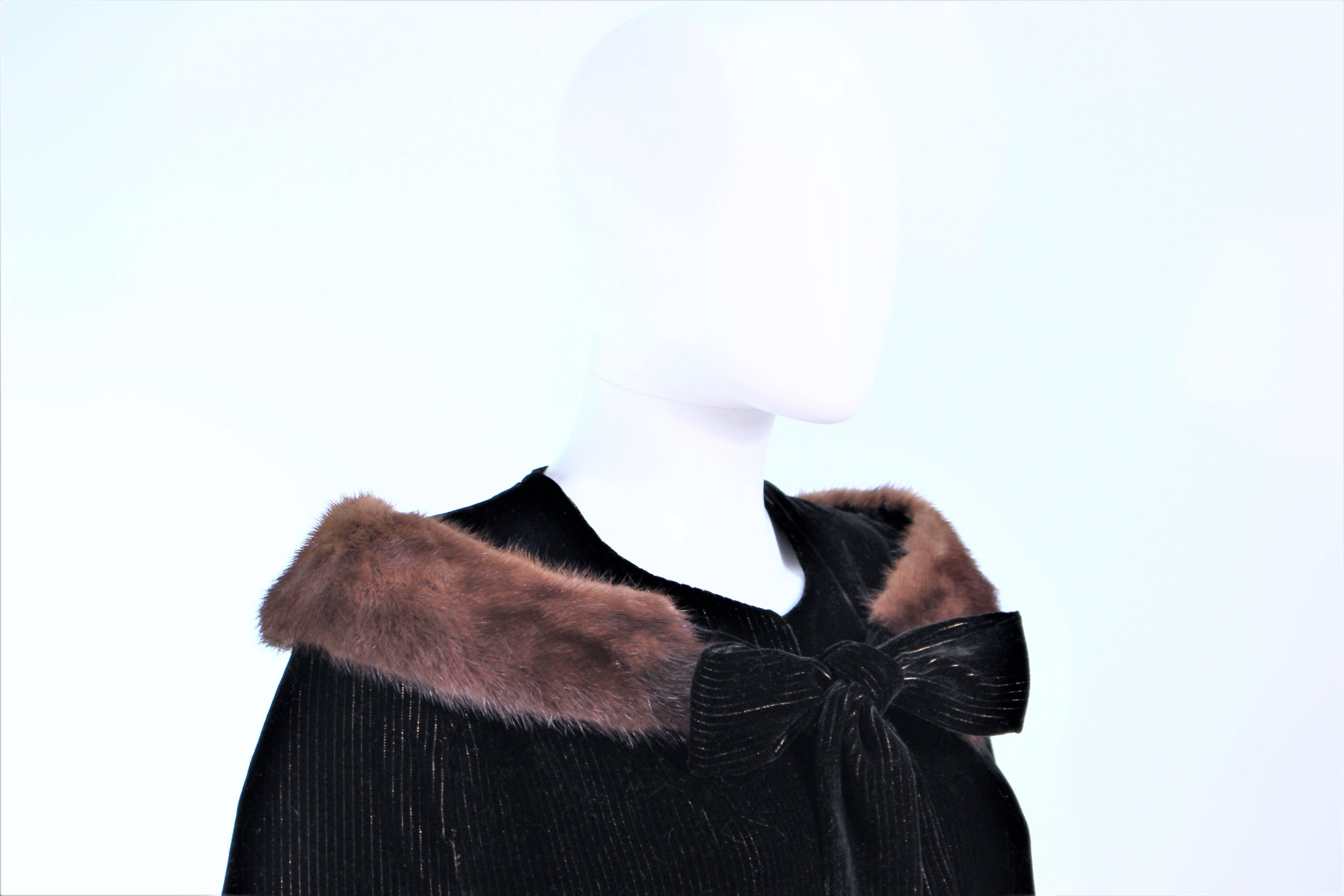 Women's Vintage 1950's Black Metallic Velvet Cape with Mink Trim Size Medium Large For Sale