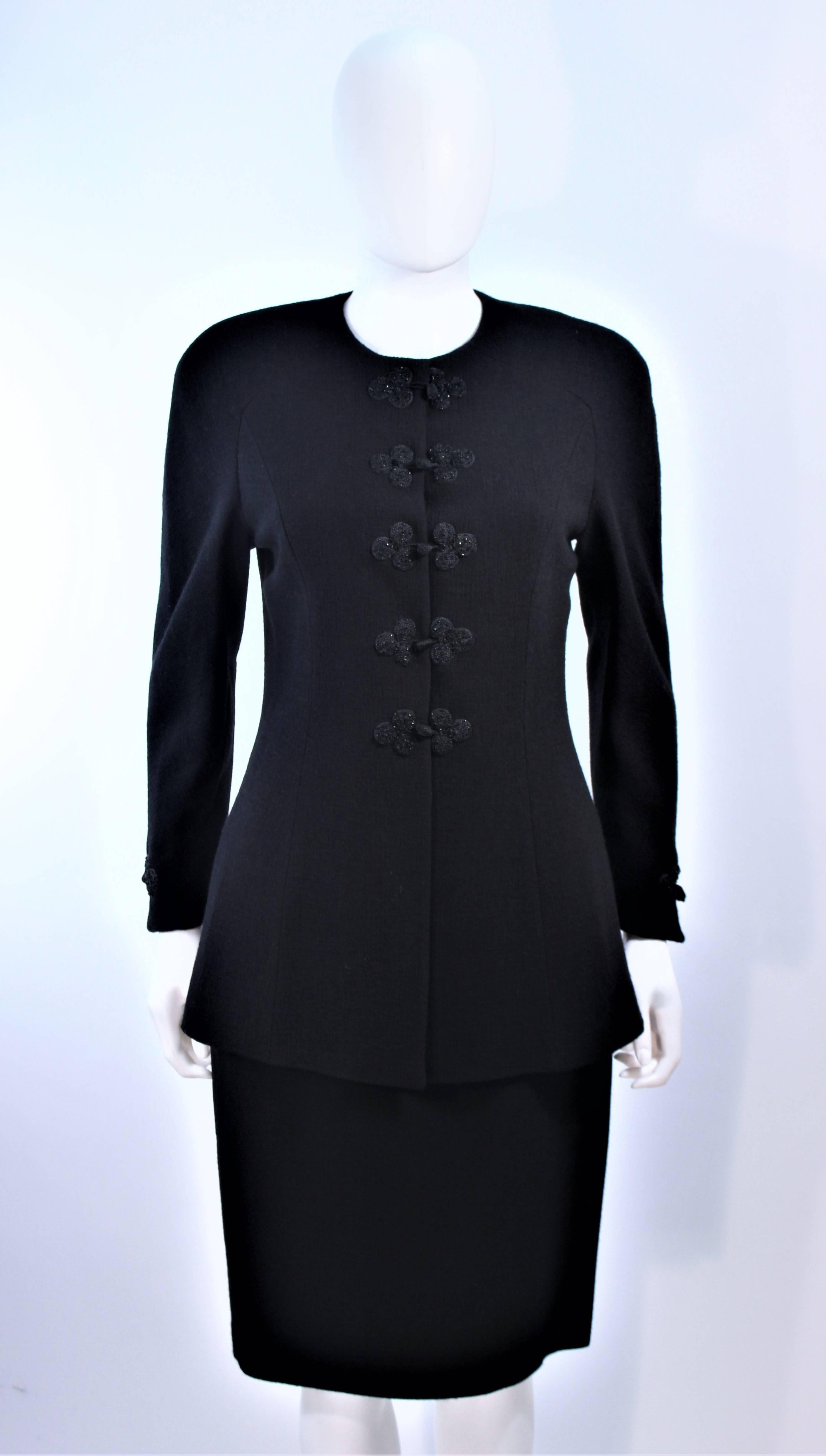 Noir VALENTINO Tailleur jupe en laine noire perlée Taille 6 8 en vente
