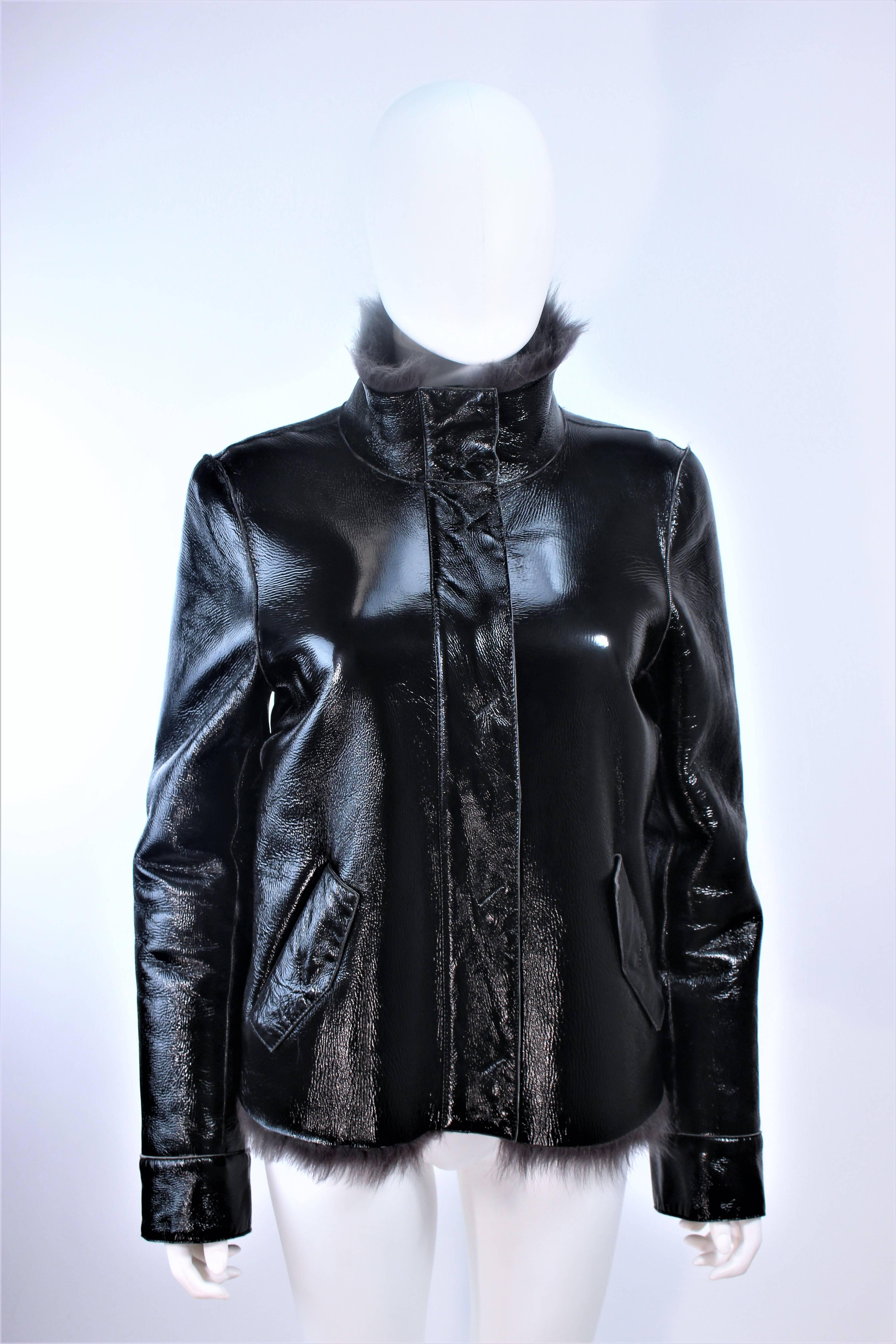 COSTUME NATIONAL Veste de chèvre grise en cuir verni noir Taille 6 8 Excellent état - En vente à Los Angeles, CA