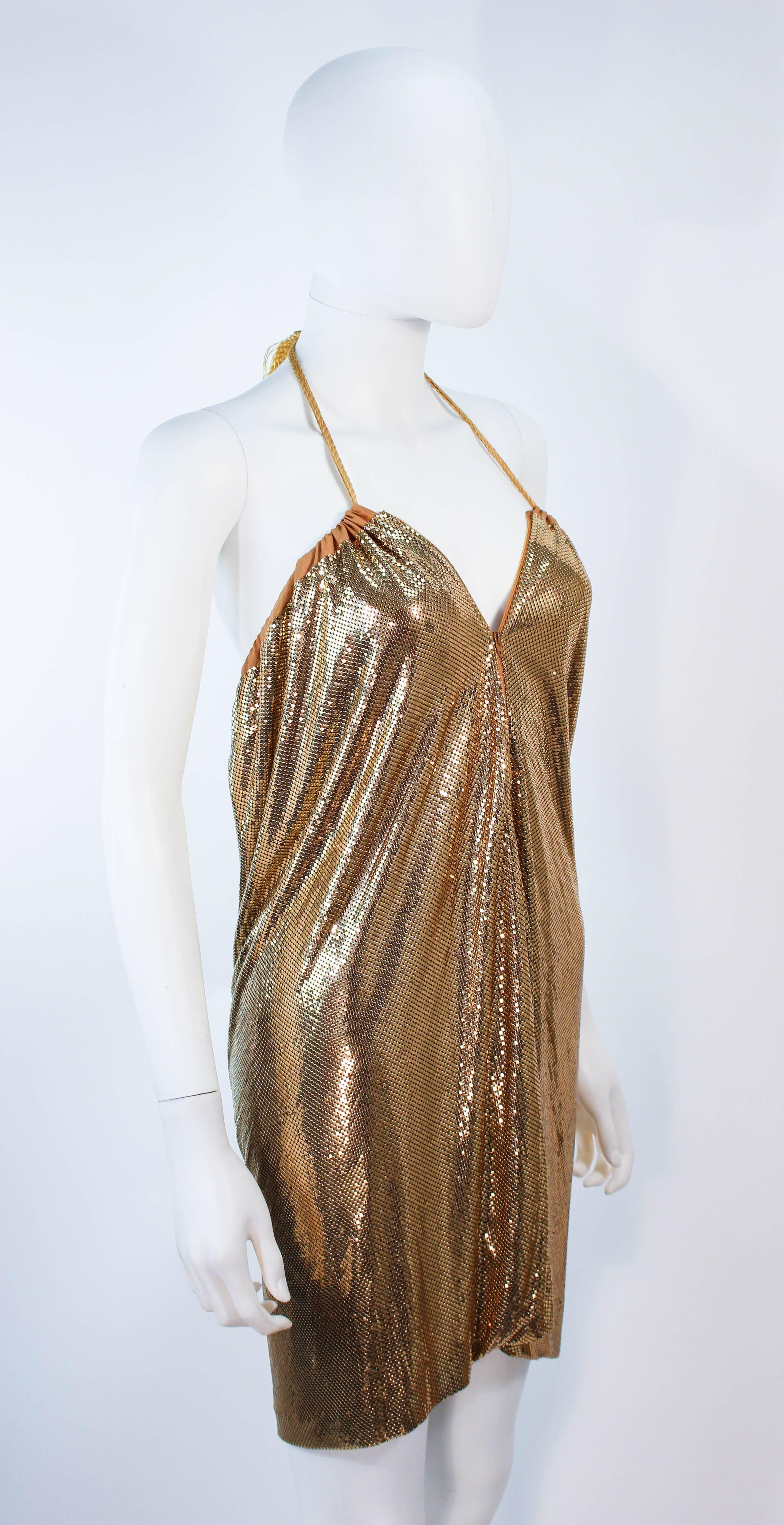 WHITING AND DAVIS robe ou jupe en maille dorée avec pompon  Pour femmes en vente