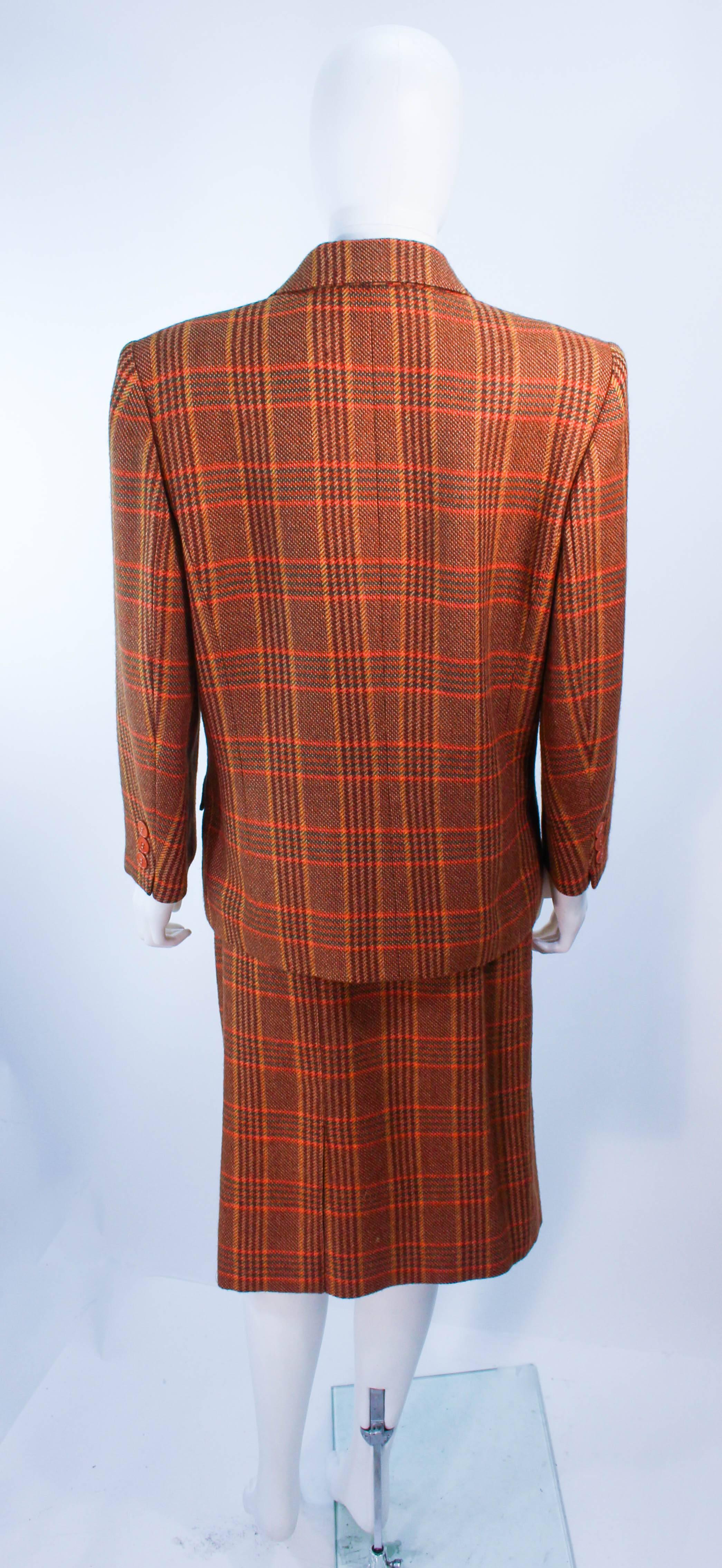 Tailleur jupe à carreaux marron Hermès, taille 46 en vente 1