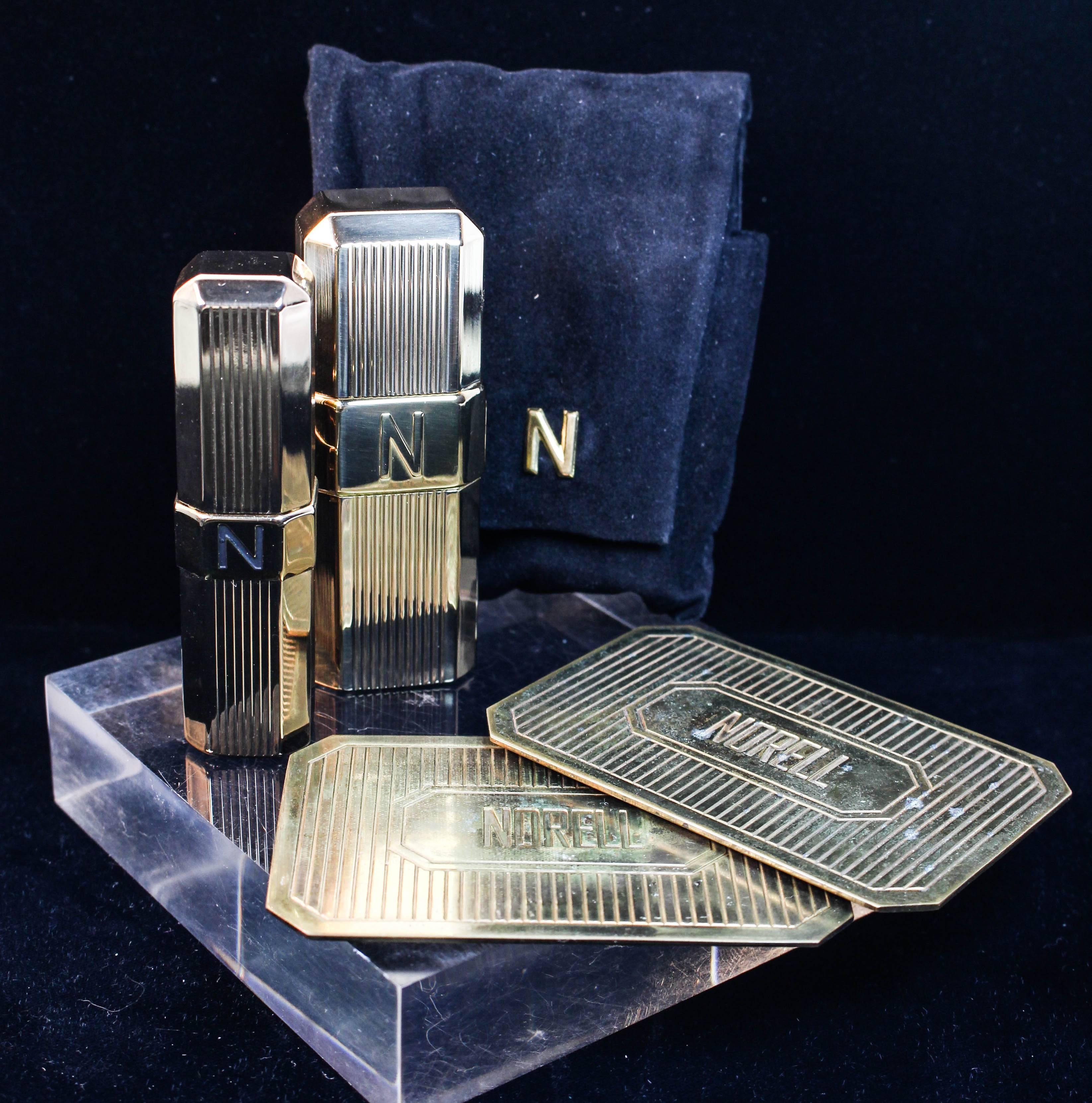 Noir NORMAN NORELL set cosmétique vintage en or avec sac en velours  en vente